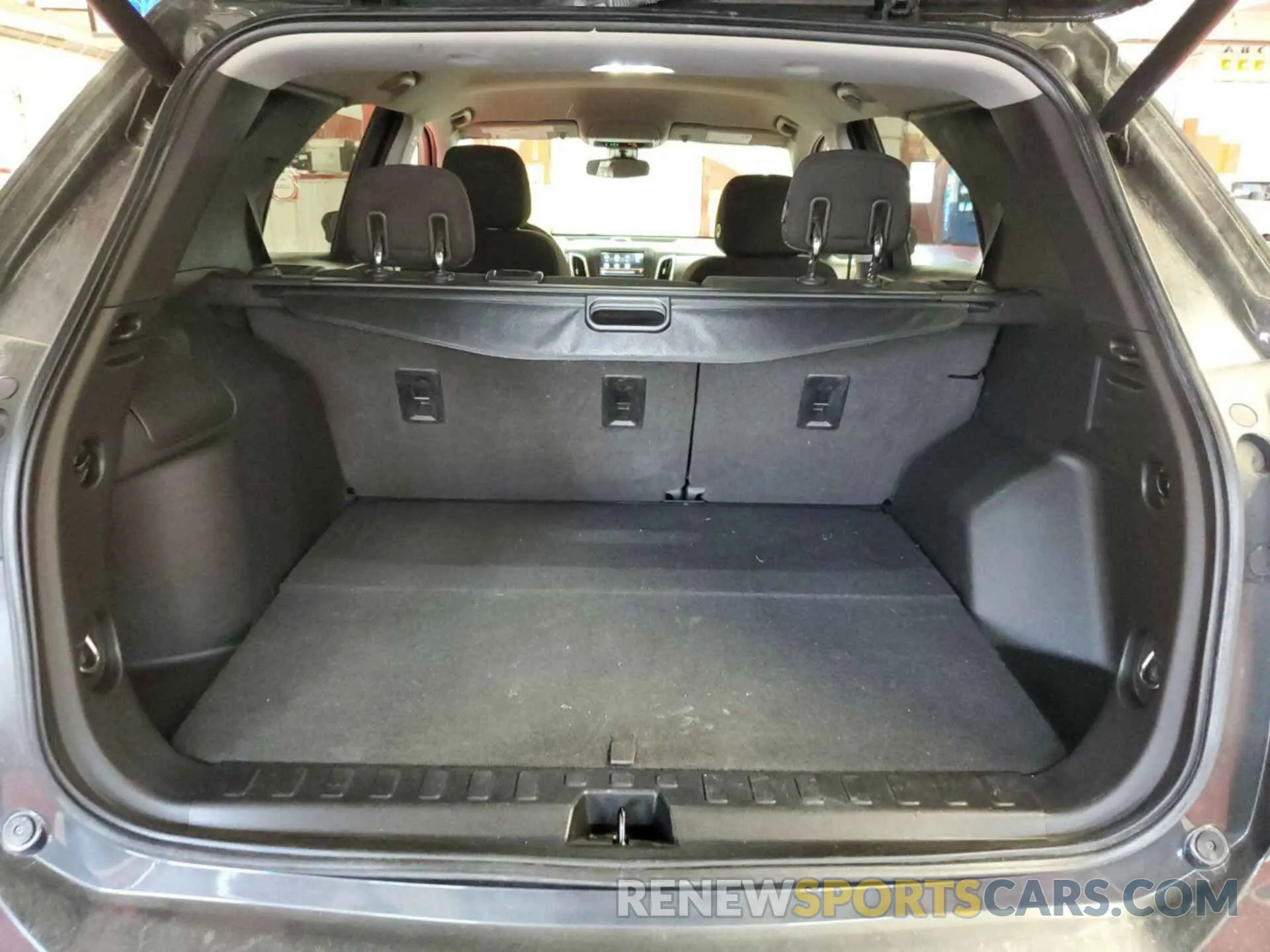 9 Photograph of a damaged car 2GNAXJEV4L6232291 CHEVROLET EQUINOX 2020