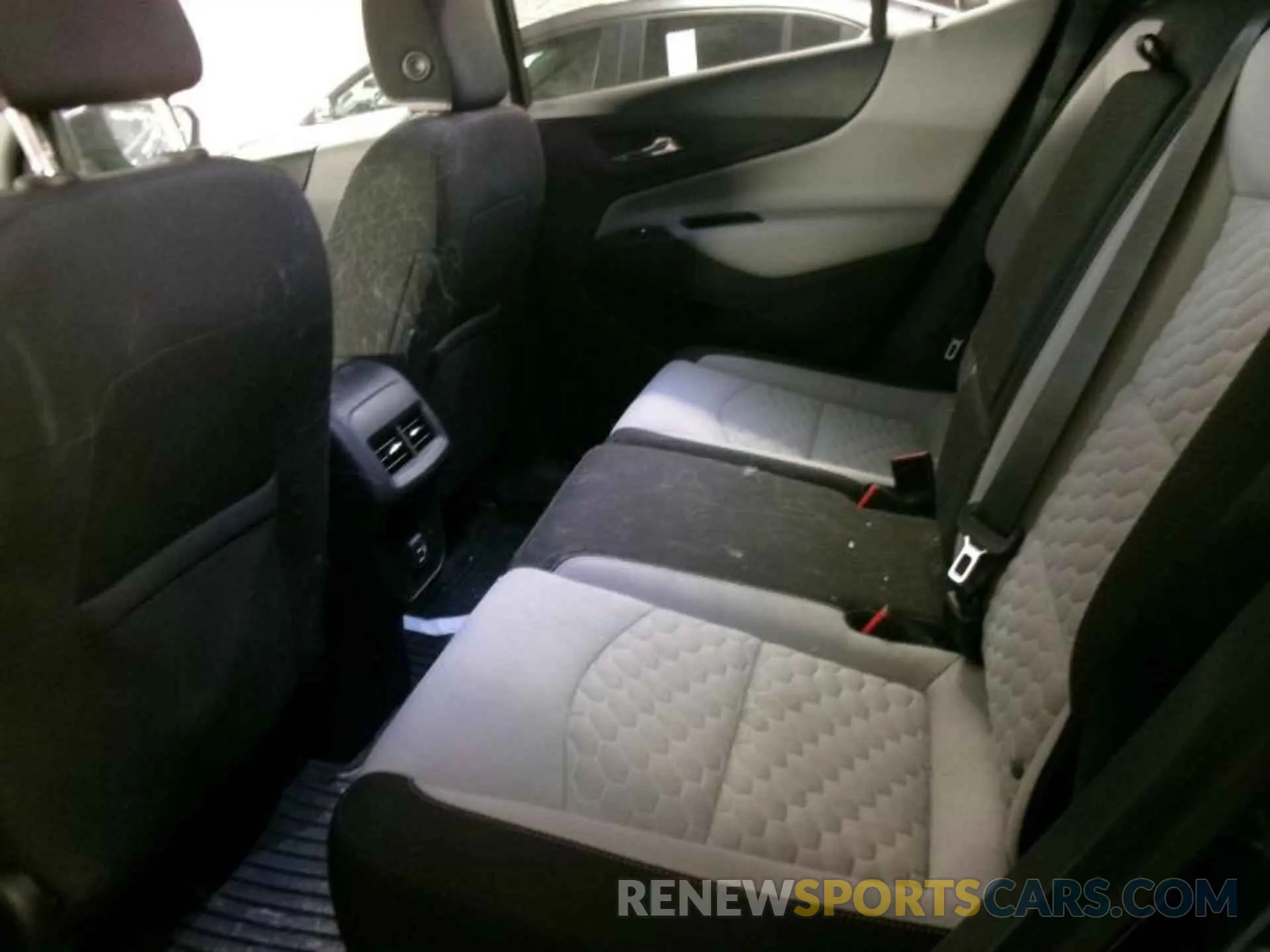 1 Photograph of a damaged car 2GNAXJEV4L6233196 CHEVROLET EQUINOX 2020