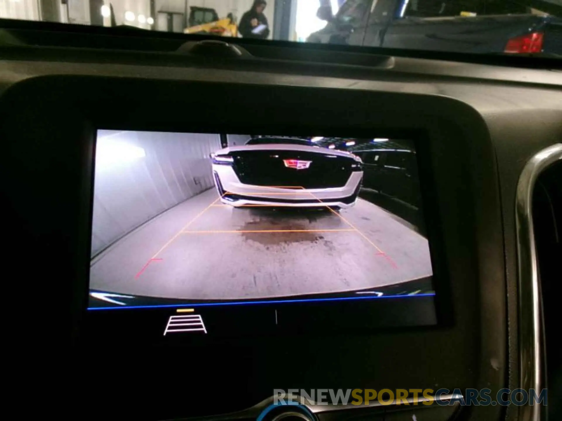 2 Photograph of a damaged car 2GNAXJEV4L6233196 CHEVROLET EQUINOX 2020