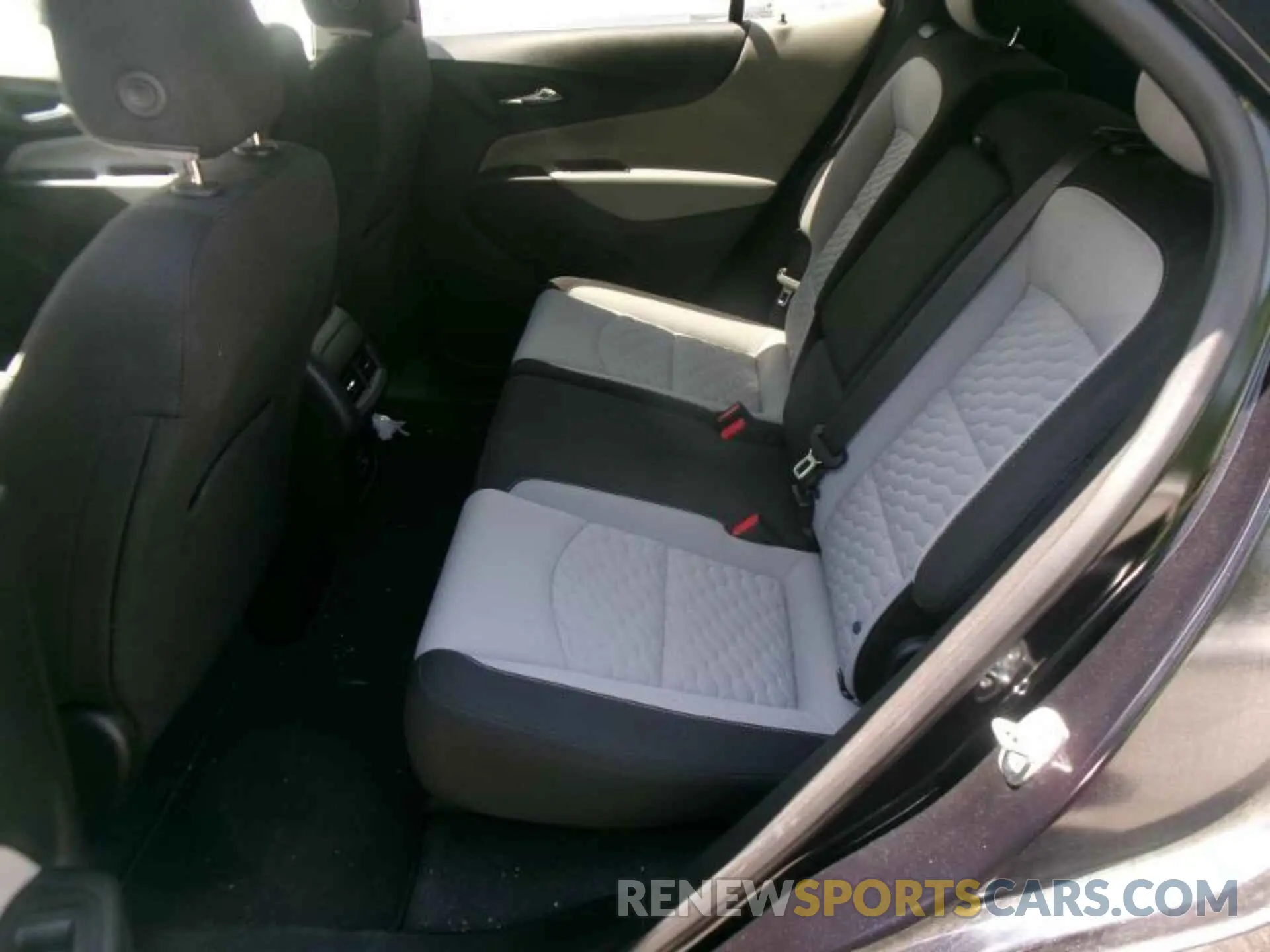 2 Photograph of a damaged car 2GNAXJEV4L6233764 CHEVROLET EQUINOX 2020