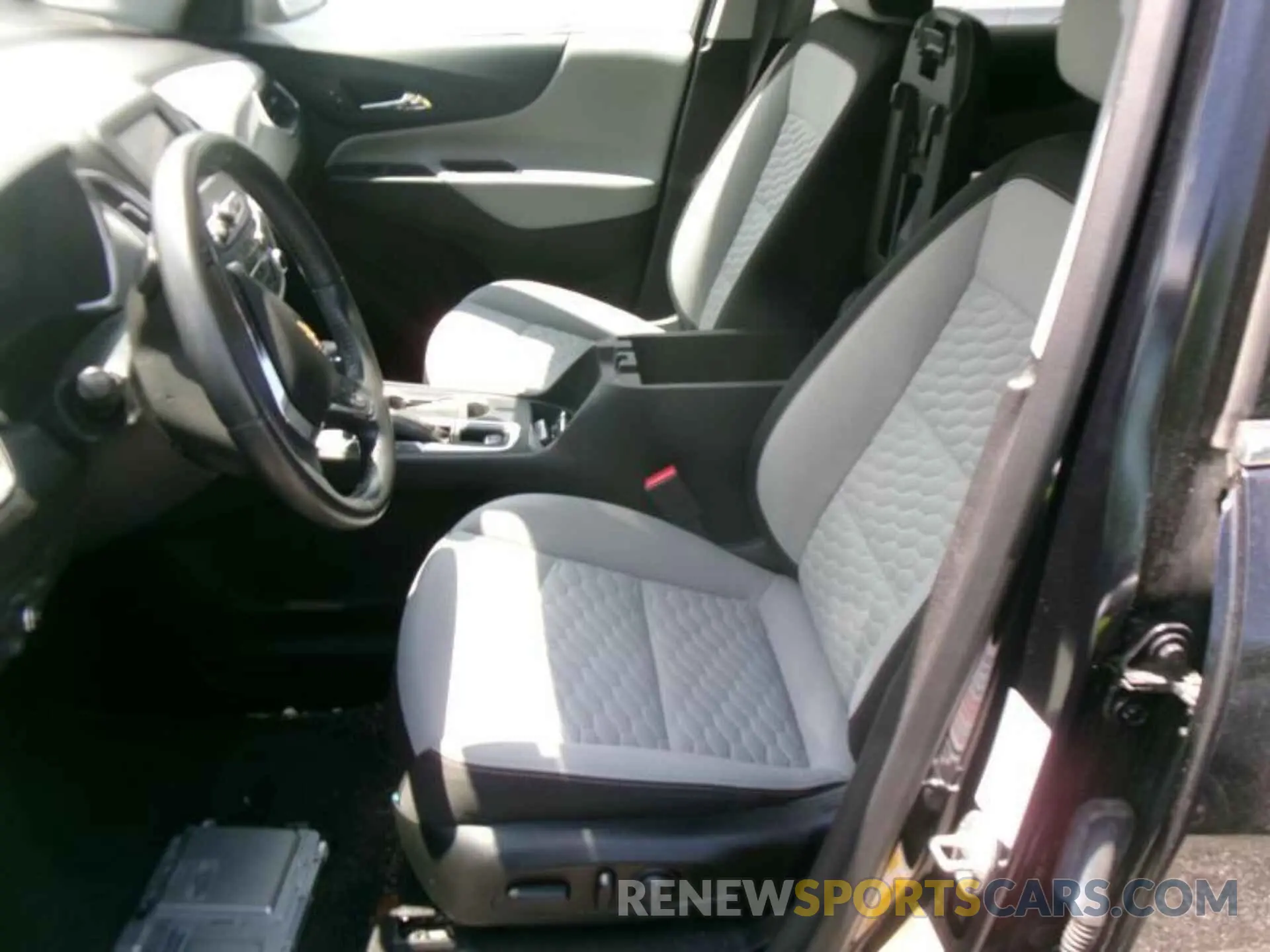 3 Photograph of a damaged car 2GNAXJEV4L6233764 CHEVROLET EQUINOX 2020