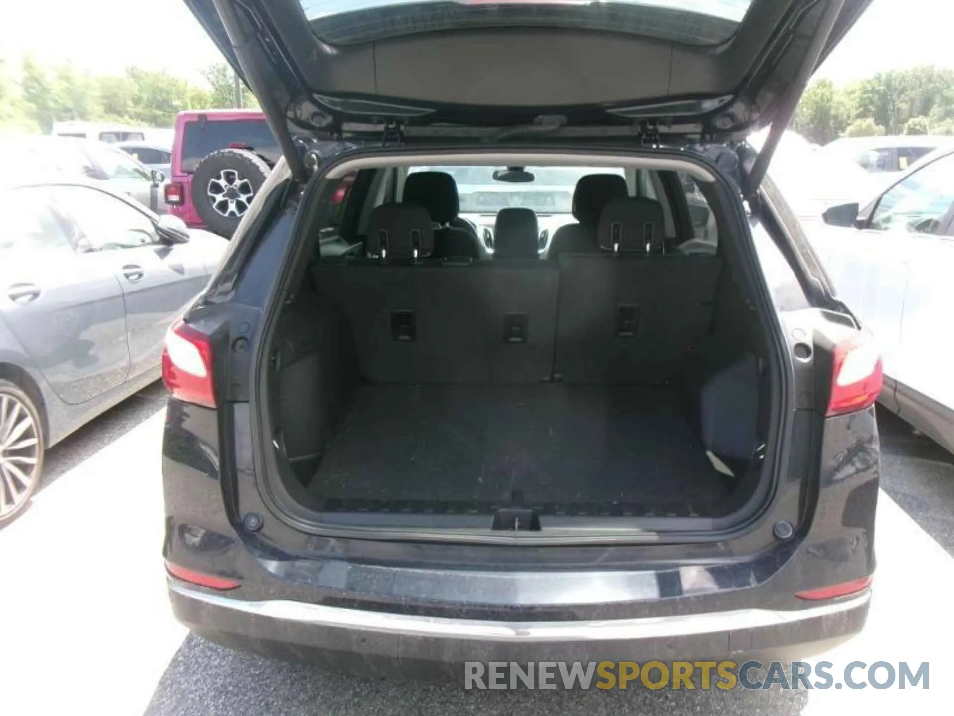 6 Photograph of a damaged car 2GNAXJEV4L6233764 CHEVROLET EQUINOX 2020