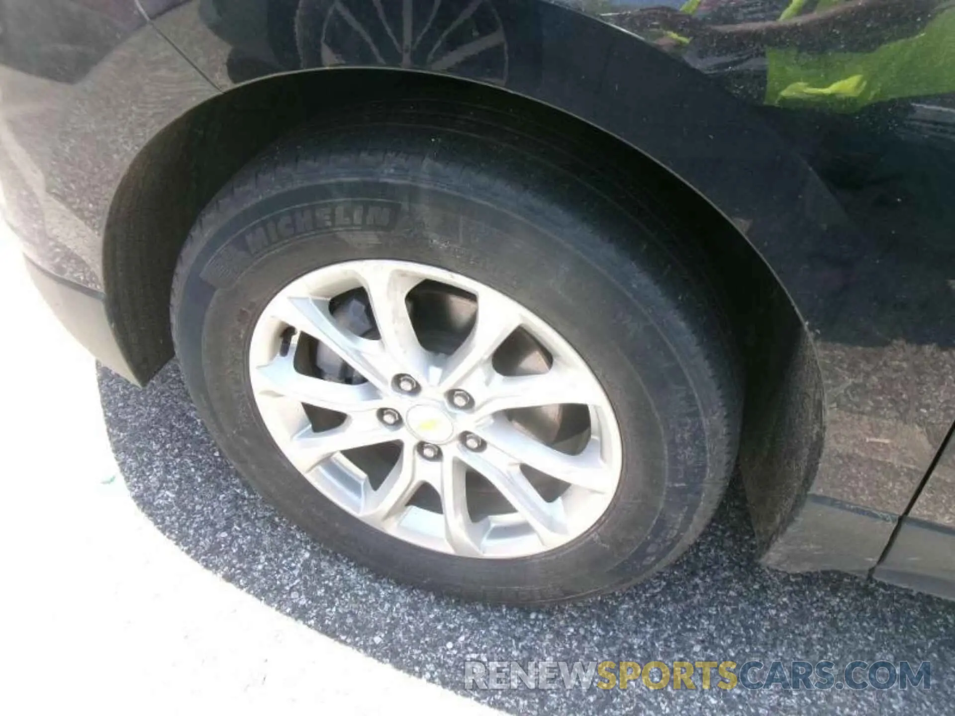 8 Photograph of a damaged car 2GNAXJEV4L6233764 CHEVROLET EQUINOX 2020