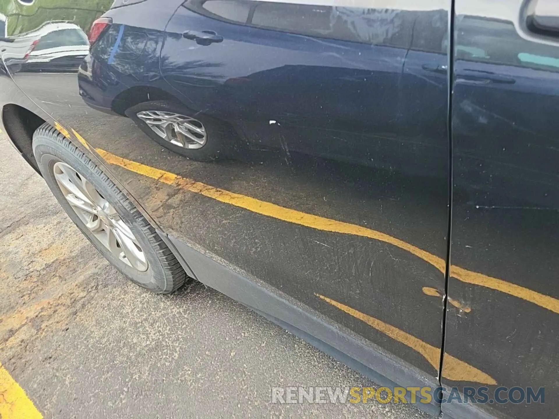 27 Photograph of a damaged car 2GNAXJEV4L6238785 CHEVROLET EQUINOX 2020