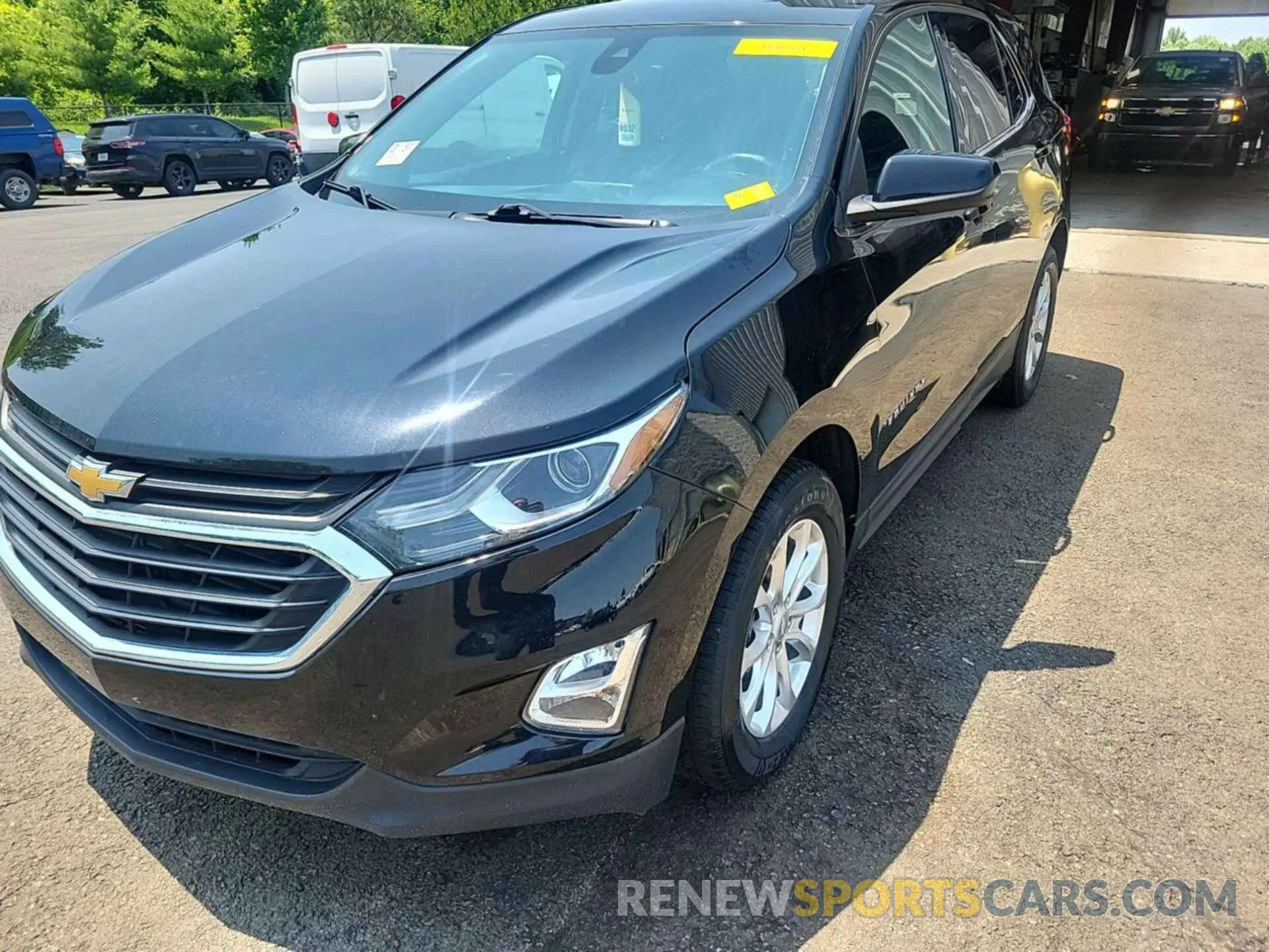 28 Photograph of a damaged car 2GNAXJEV4L6238785 CHEVROLET EQUINOX 2020