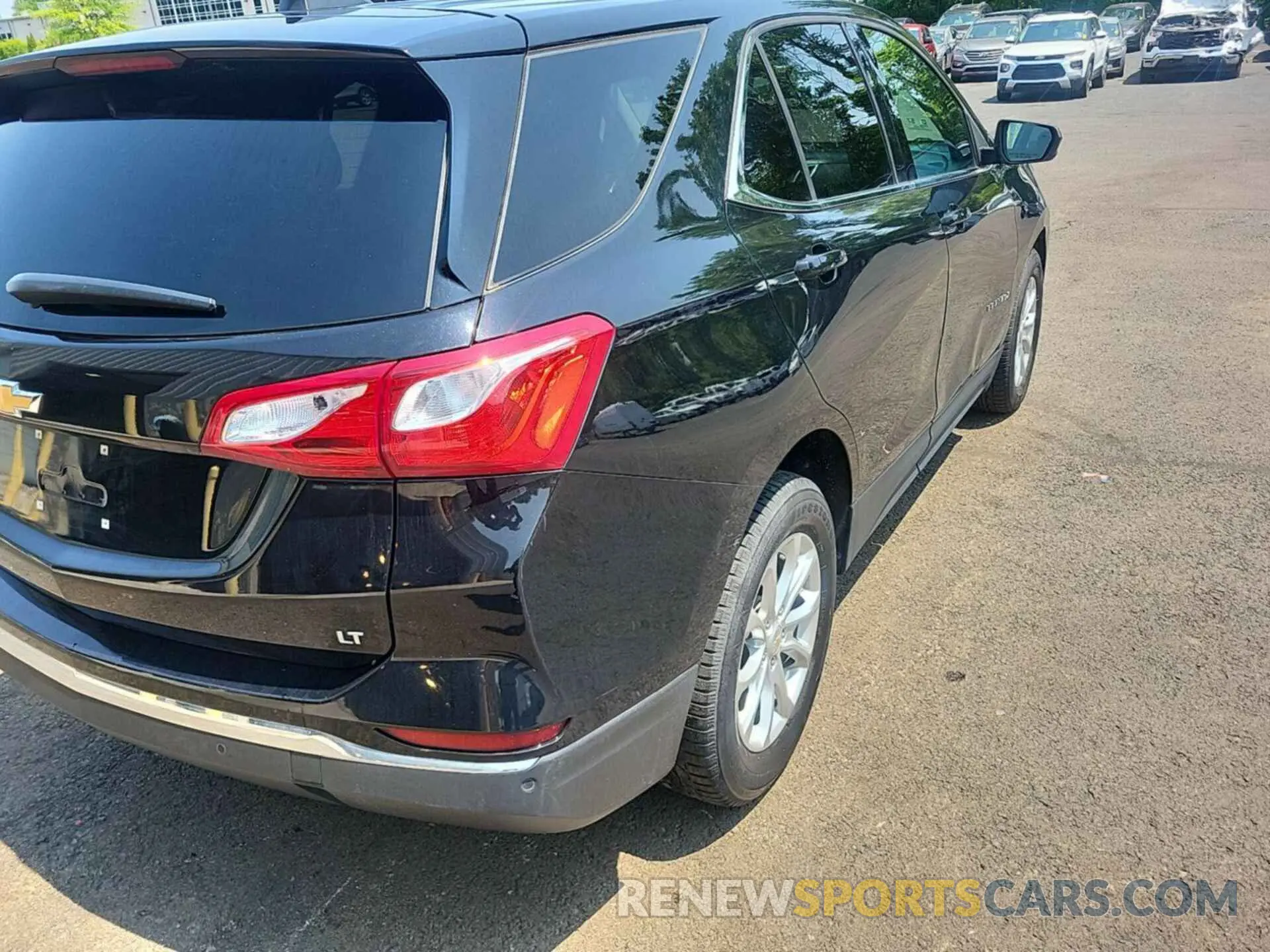9 Photograph of a damaged car 2GNAXJEV4L6238785 CHEVROLET EQUINOX 2020