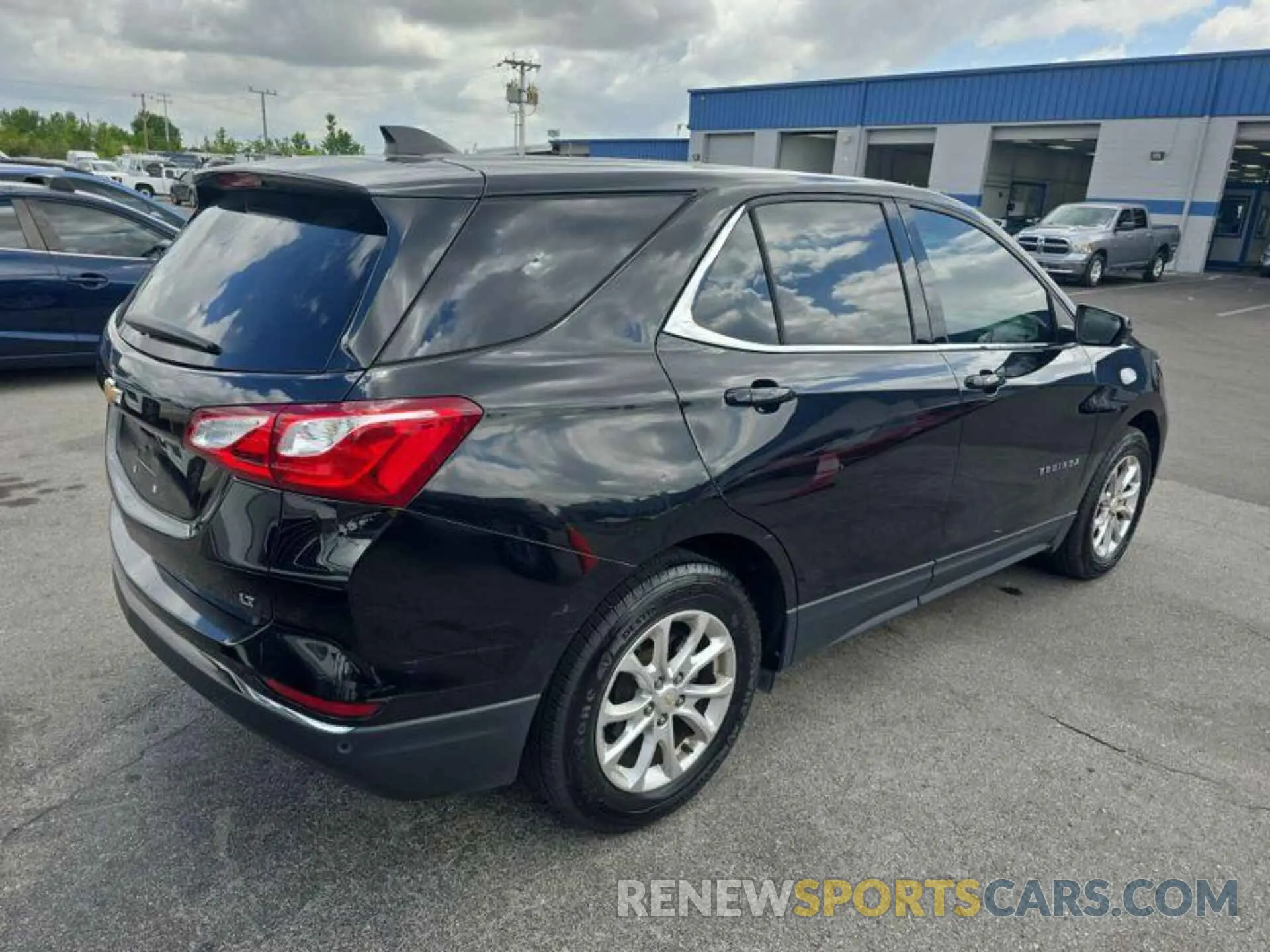 11 Photograph of a damaged car 2GNAXJEV4L6239354 CHEVROLET EQUINOX 2020