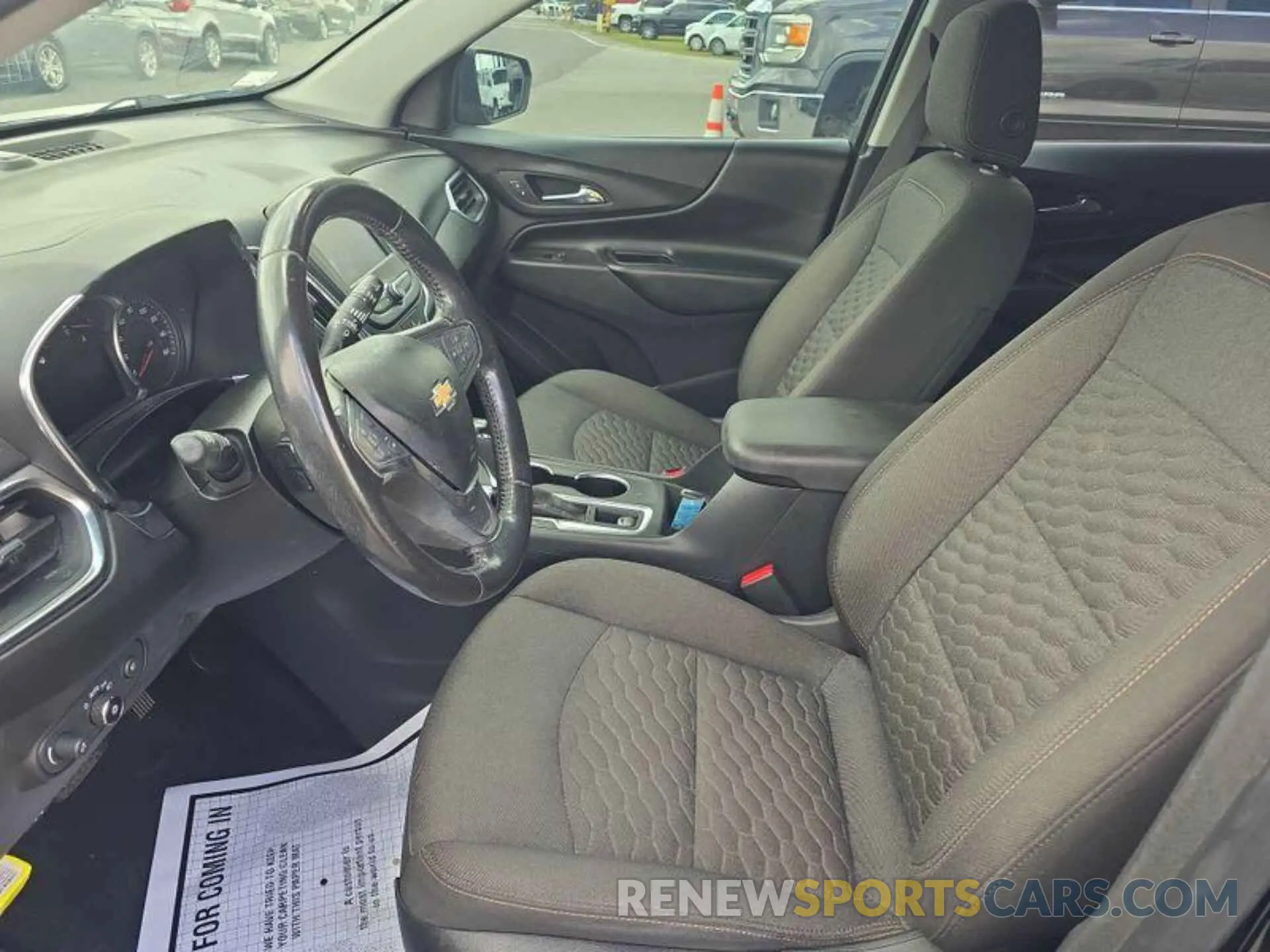 18 Photograph of a damaged car 2GNAXJEV4L6239354 CHEVROLET EQUINOX 2020