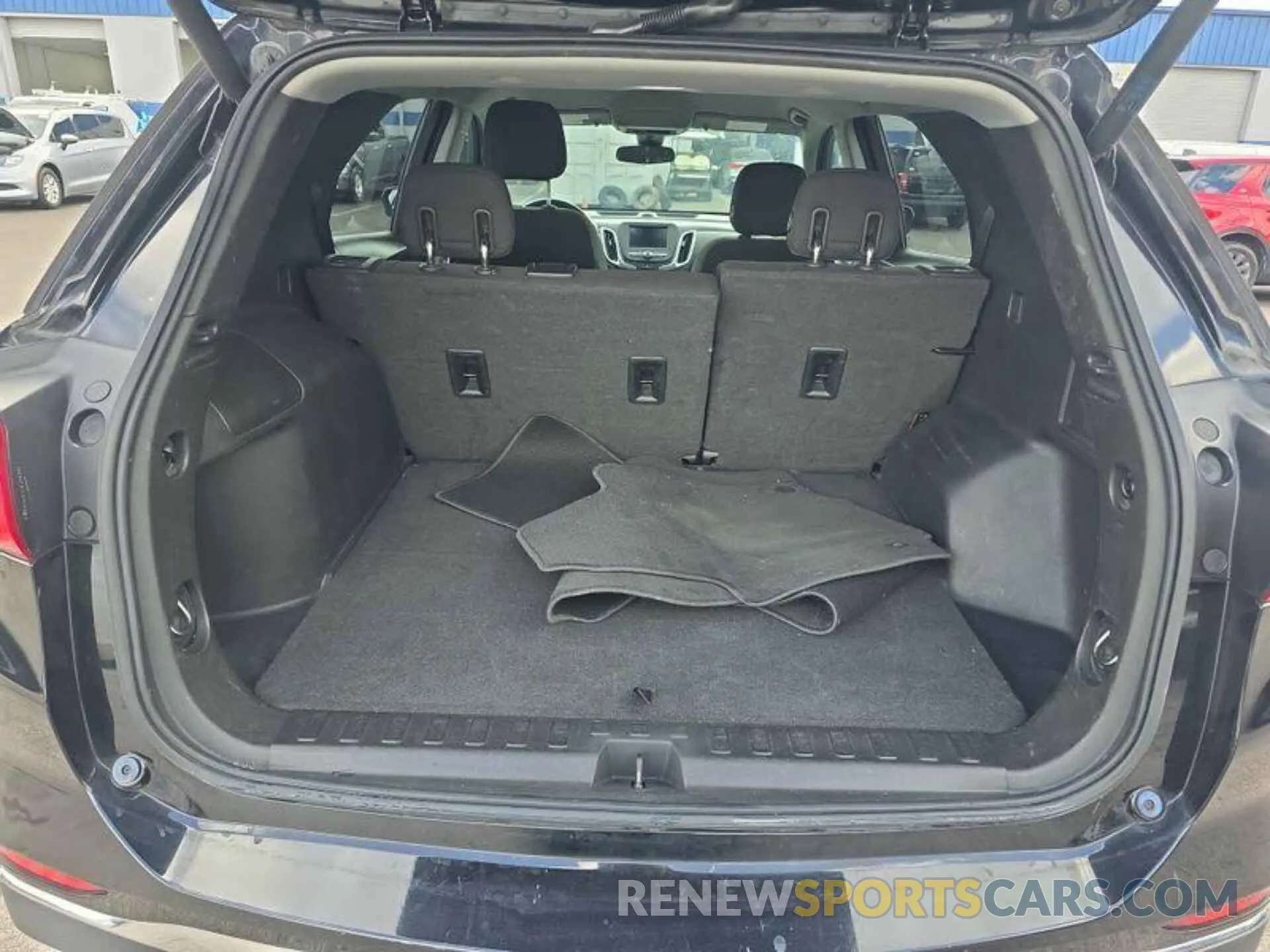 19 Photograph of a damaged car 2GNAXJEV4L6239354 CHEVROLET EQUINOX 2020