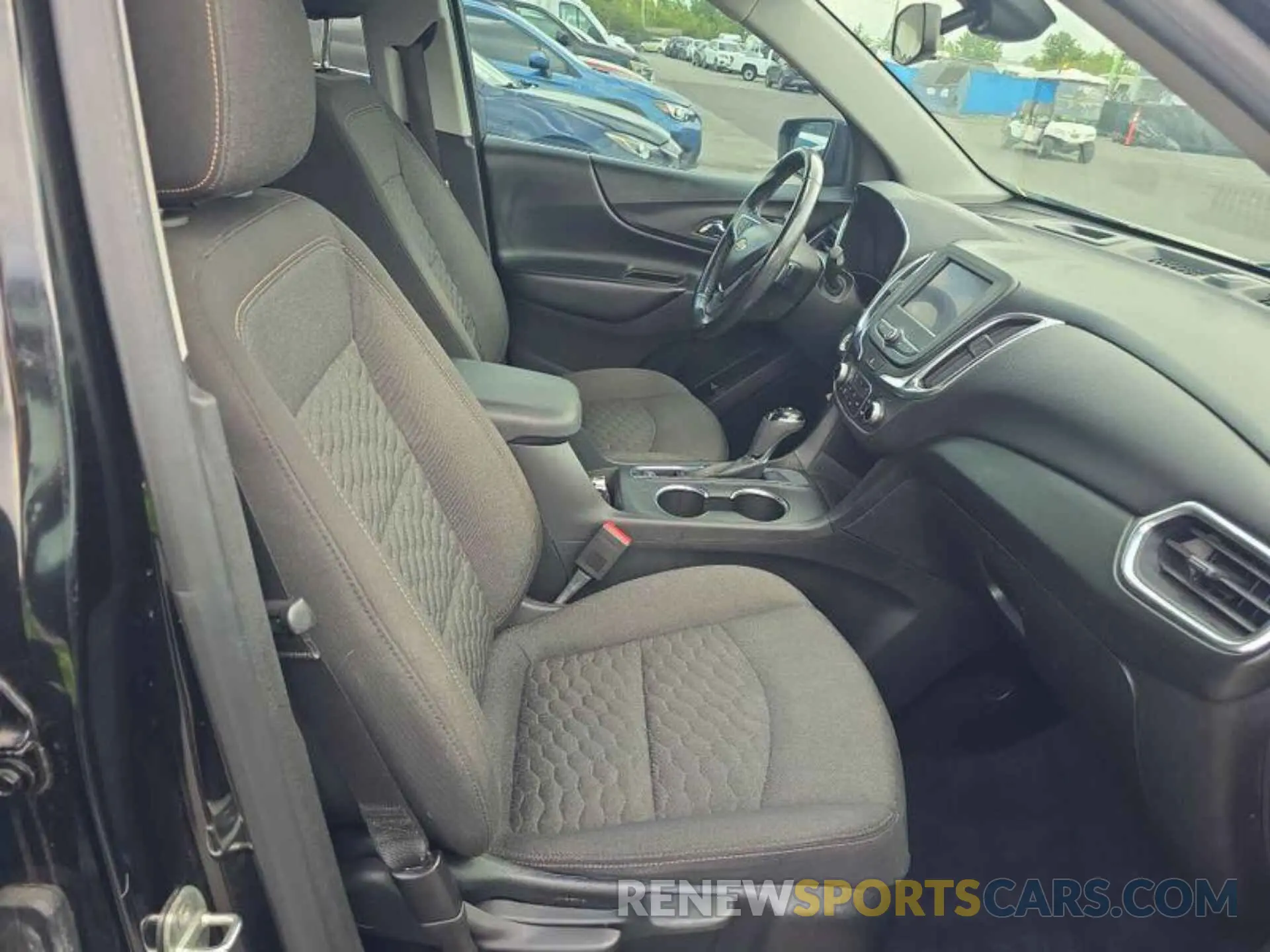 24 Photograph of a damaged car 2GNAXJEV4L6239354 CHEVROLET EQUINOX 2020