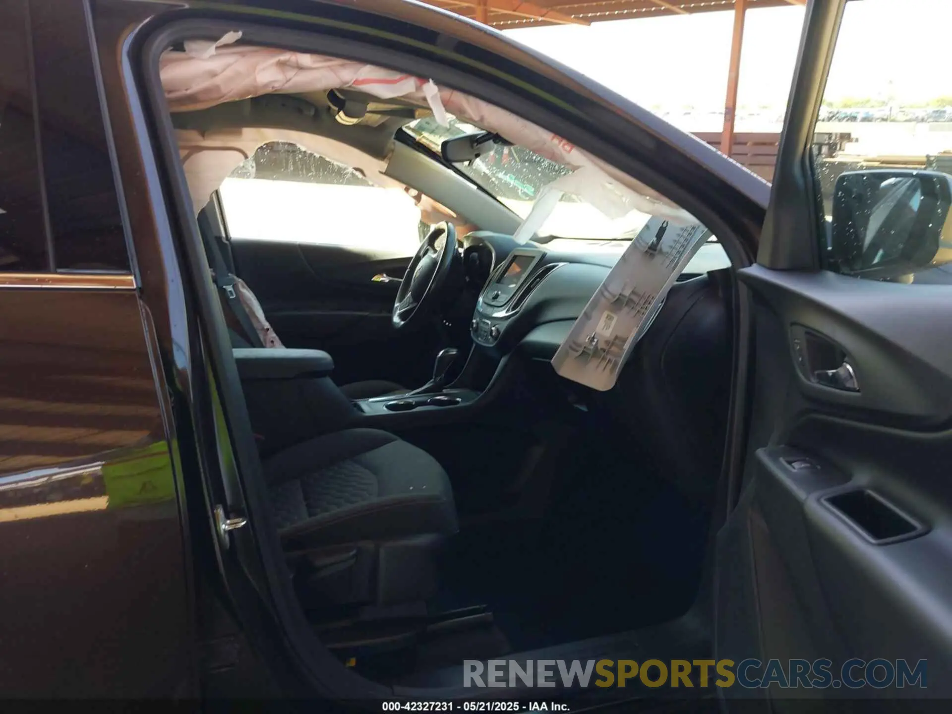 5 Photograph of a damaged car 2GNAXJEV4L6245025 CHEVROLET EQUINOX 2020
