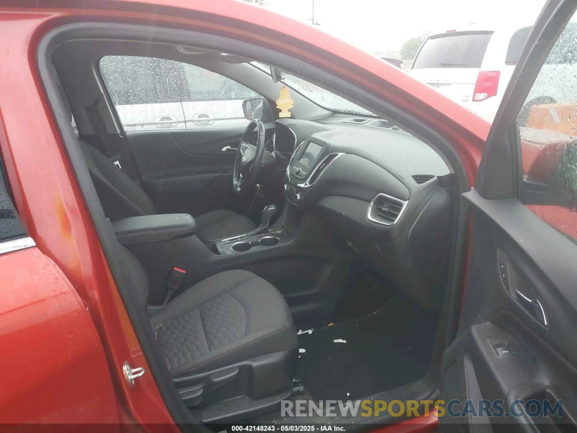 5 Photograph of a damaged car 2GNAXJEV4L6245574 CHEVROLET EQUINOX 2020