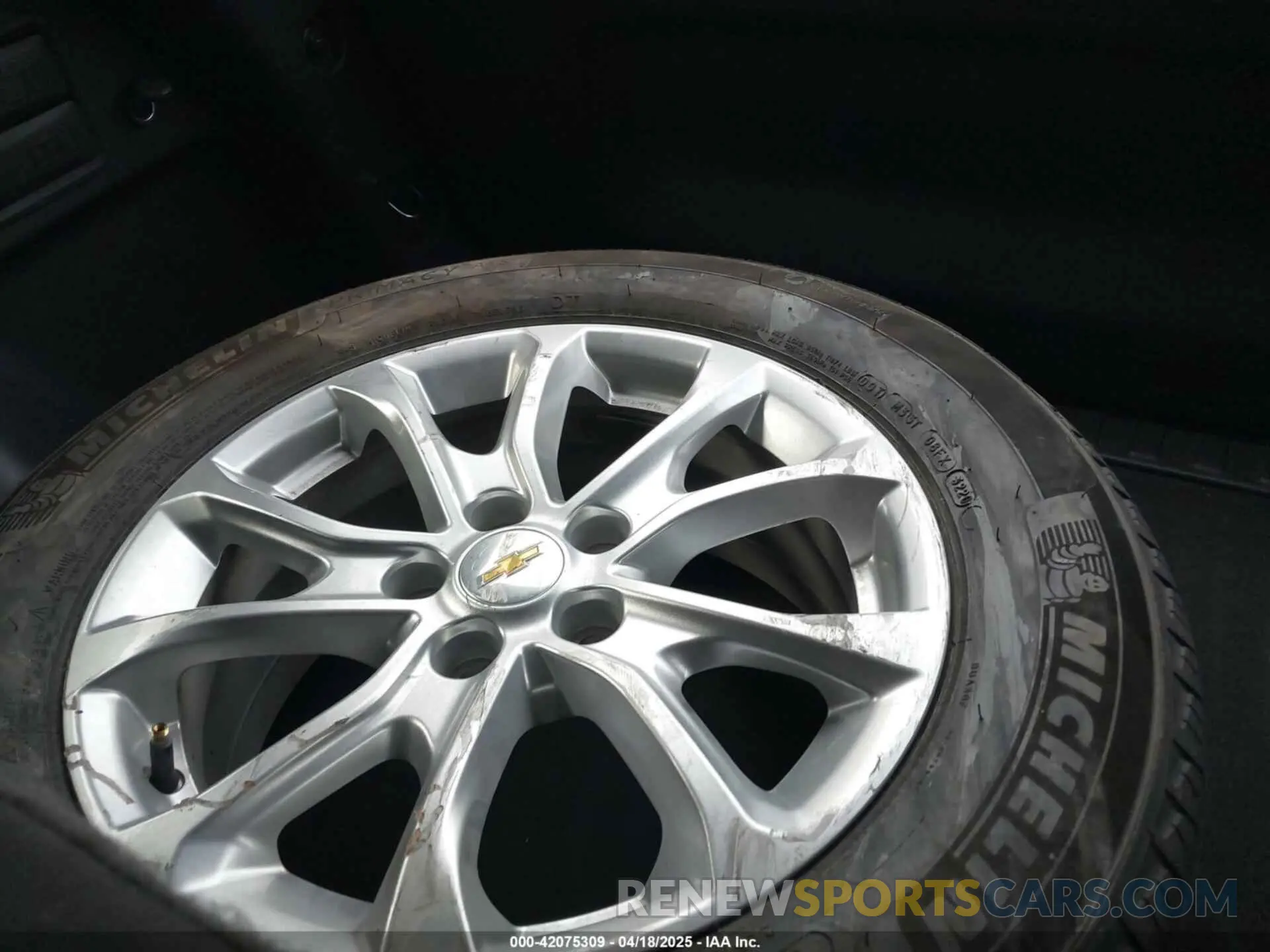 12 Photograph of a damaged car 2GNAXJEV4L6285556 CHEVROLET EQUINOX 2020