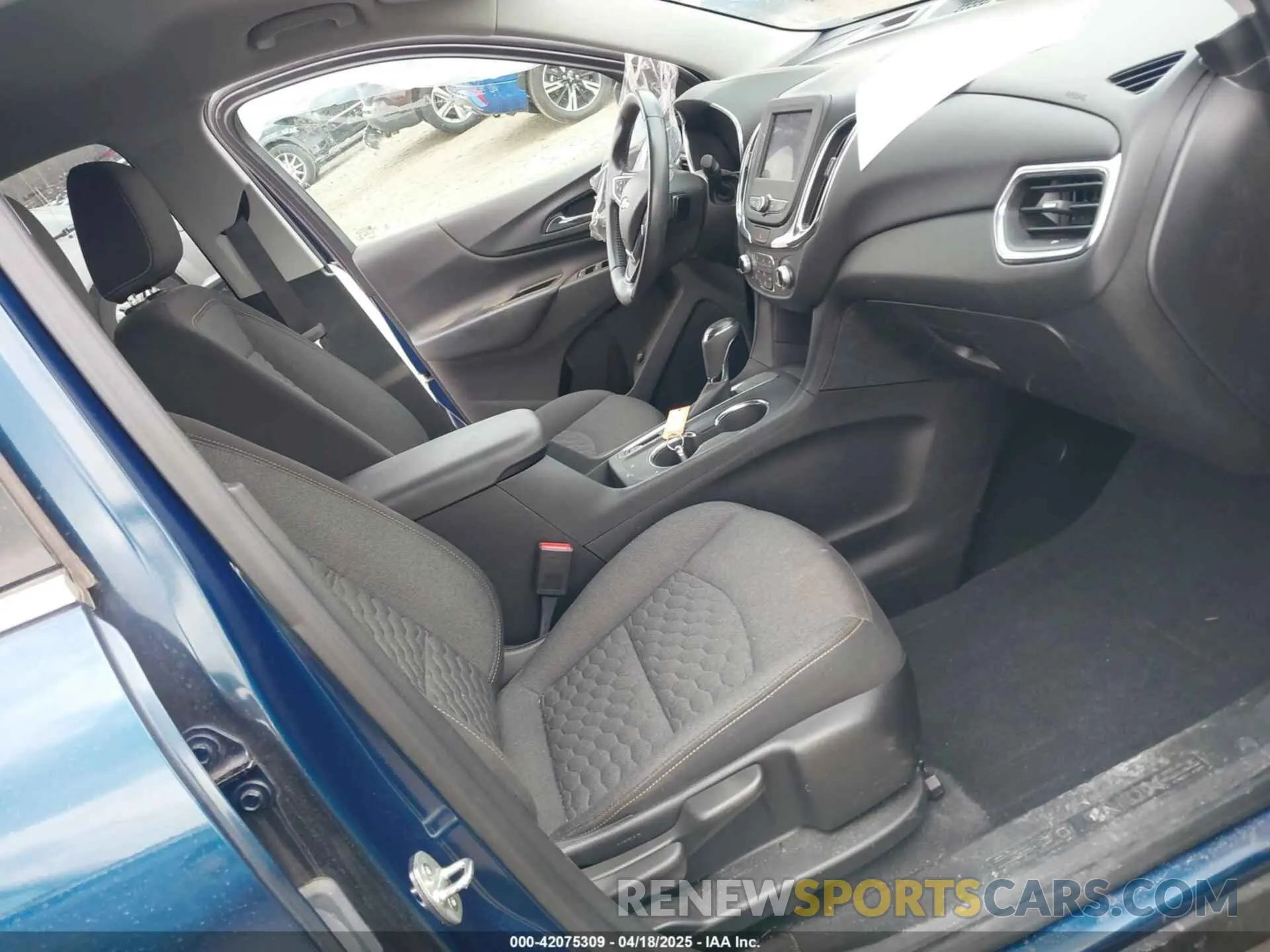 5 Photograph of a damaged car 2GNAXJEV4L6285556 CHEVROLET EQUINOX 2020
