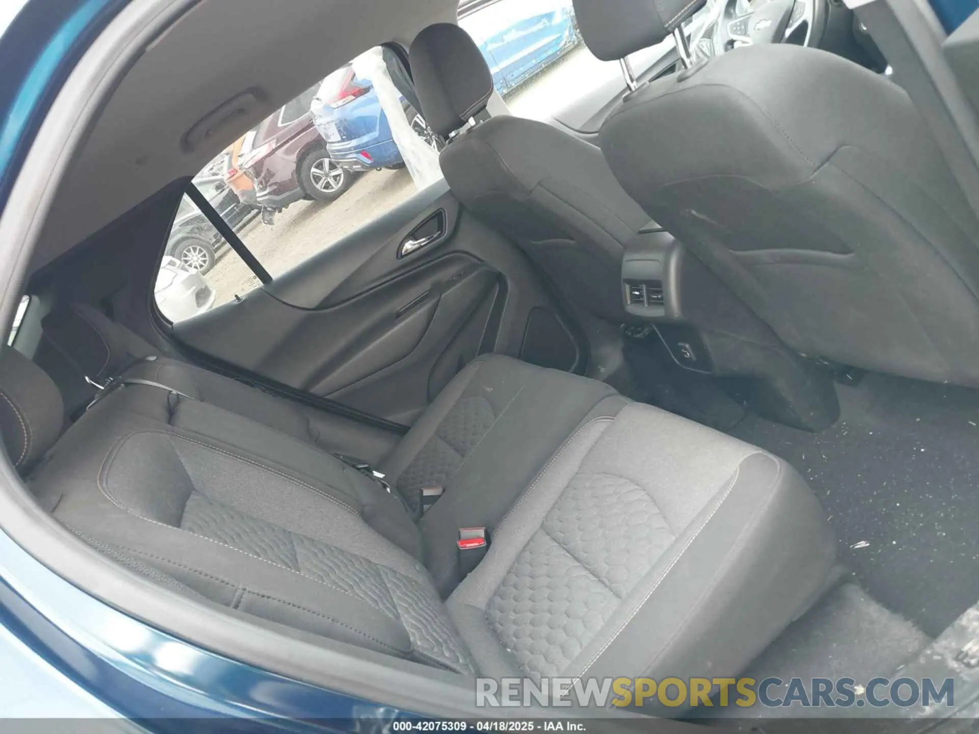 8 Photograph of a damaged car 2GNAXJEV4L6285556 CHEVROLET EQUINOX 2020