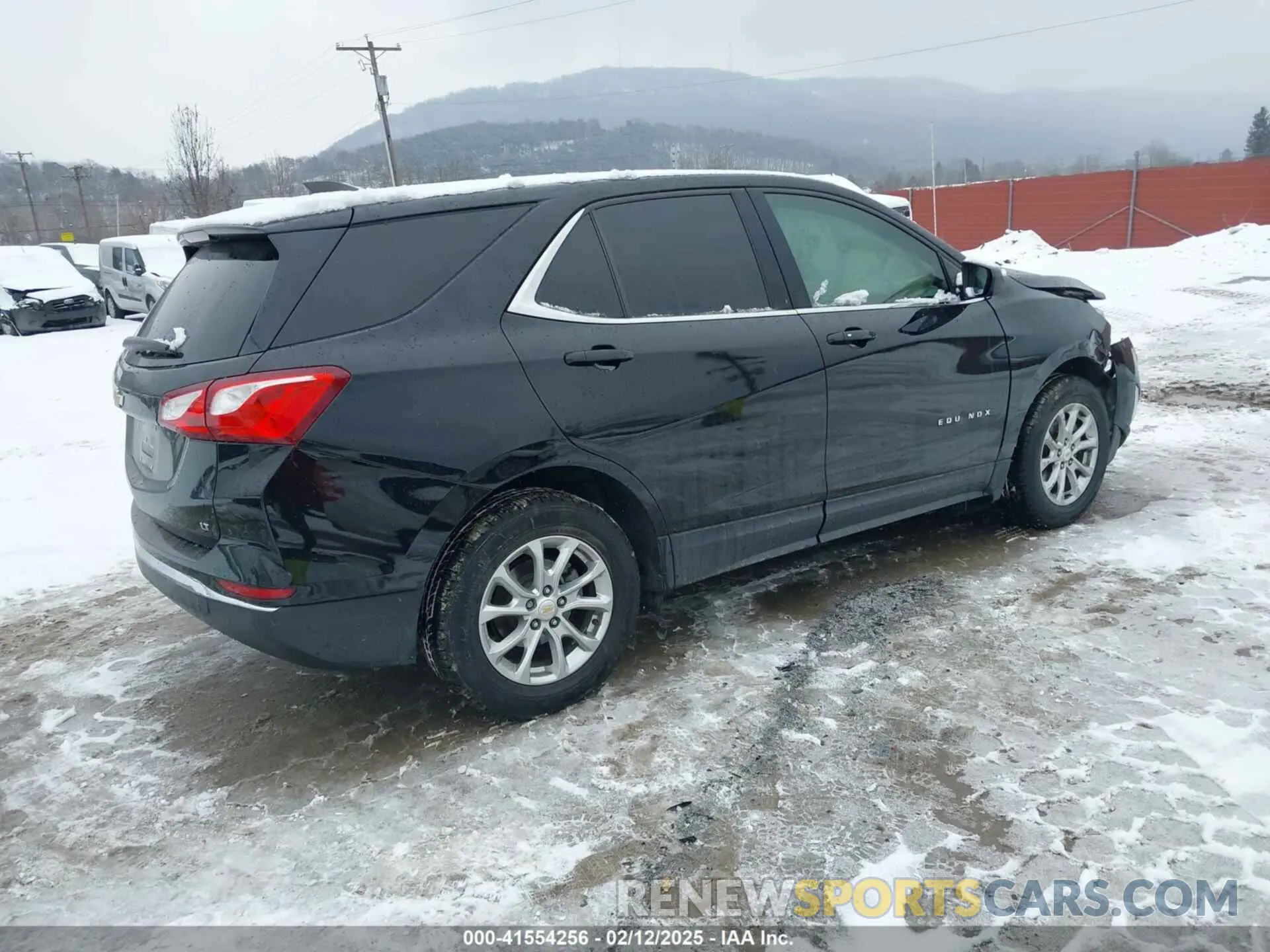 4 Photograph of a damaged car 2GNAXJEV5L6128909 CHEVROLET EQUINOX 2020