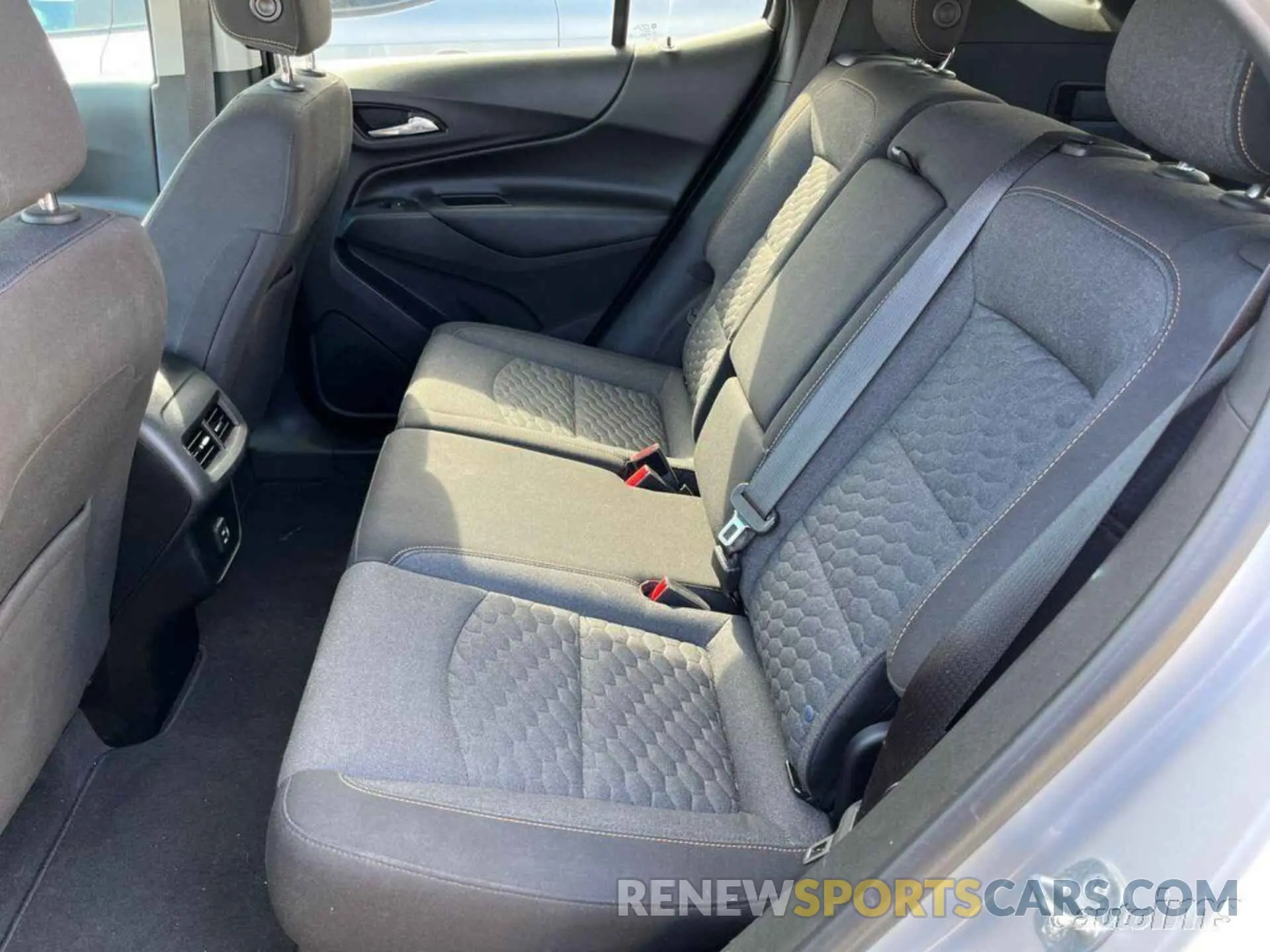 10 Photograph of a damaged car 2GNAXJEV5L6229965 CHEVROLET EQUINOX 2020
