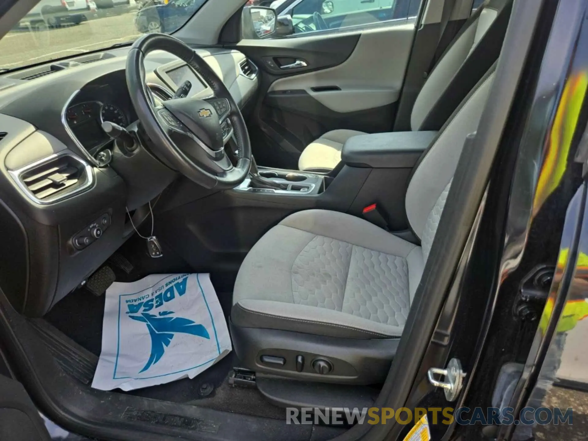 10 Photograph of a damaged car 2GNAXJEV5L6230842 CHEVROLET EQUINOX 2020