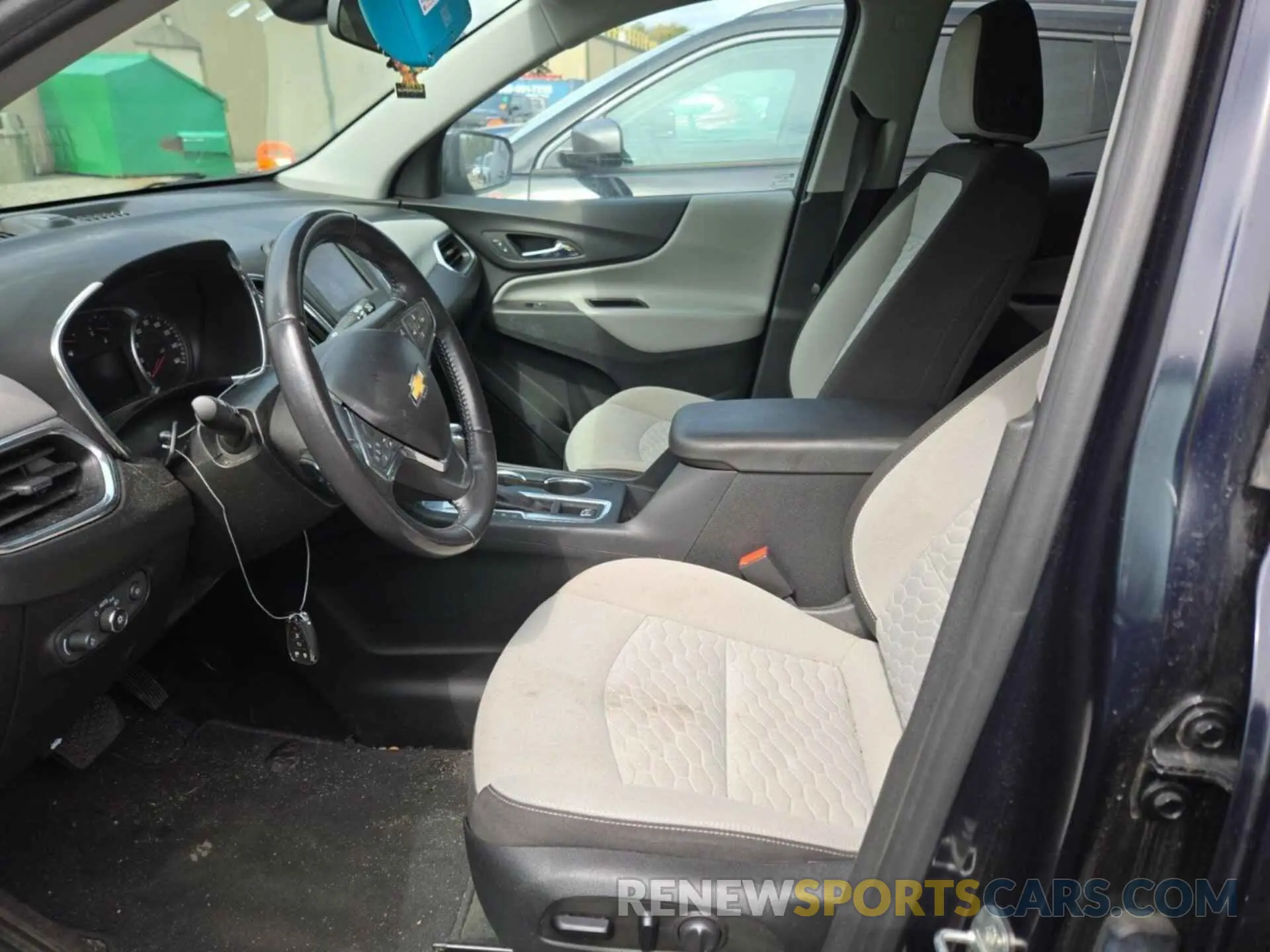 2 Photograph of a damaged car 2GNAXJEV5L6230842 CHEVROLET EQUINOX 2020