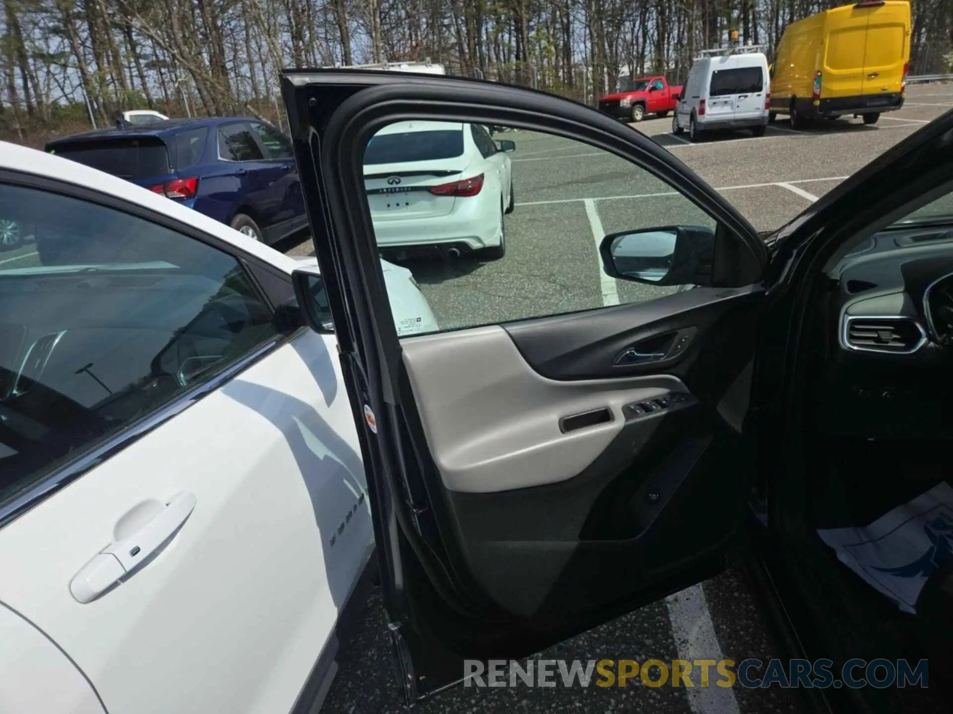 25 Photograph of a damaged car 2GNAXJEV5L6230842 CHEVROLET EQUINOX 2020