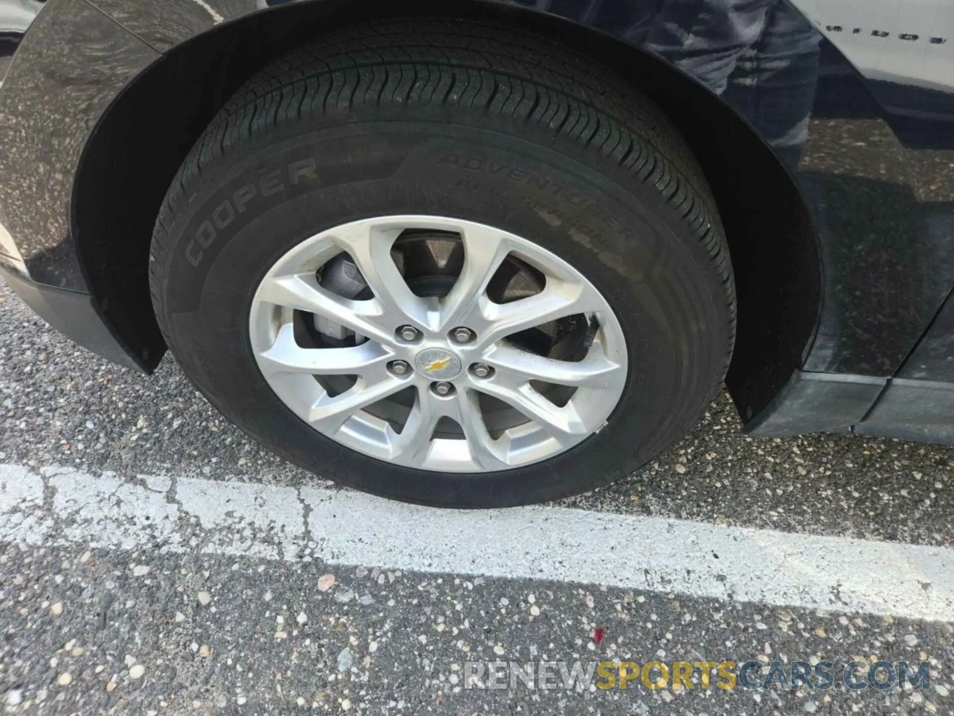 32 Photograph of a damaged car 2GNAXJEV5L6230842 CHEVROLET EQUINOX 2020
