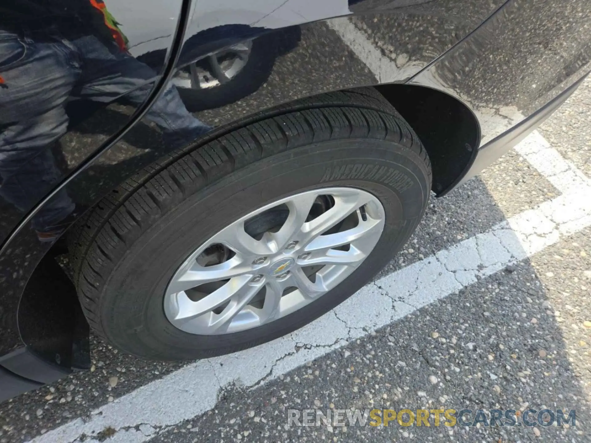 33 Photograph of a damaged car 2GNAXJEV5L6230842 CHEVROLET EQUINOX 2020