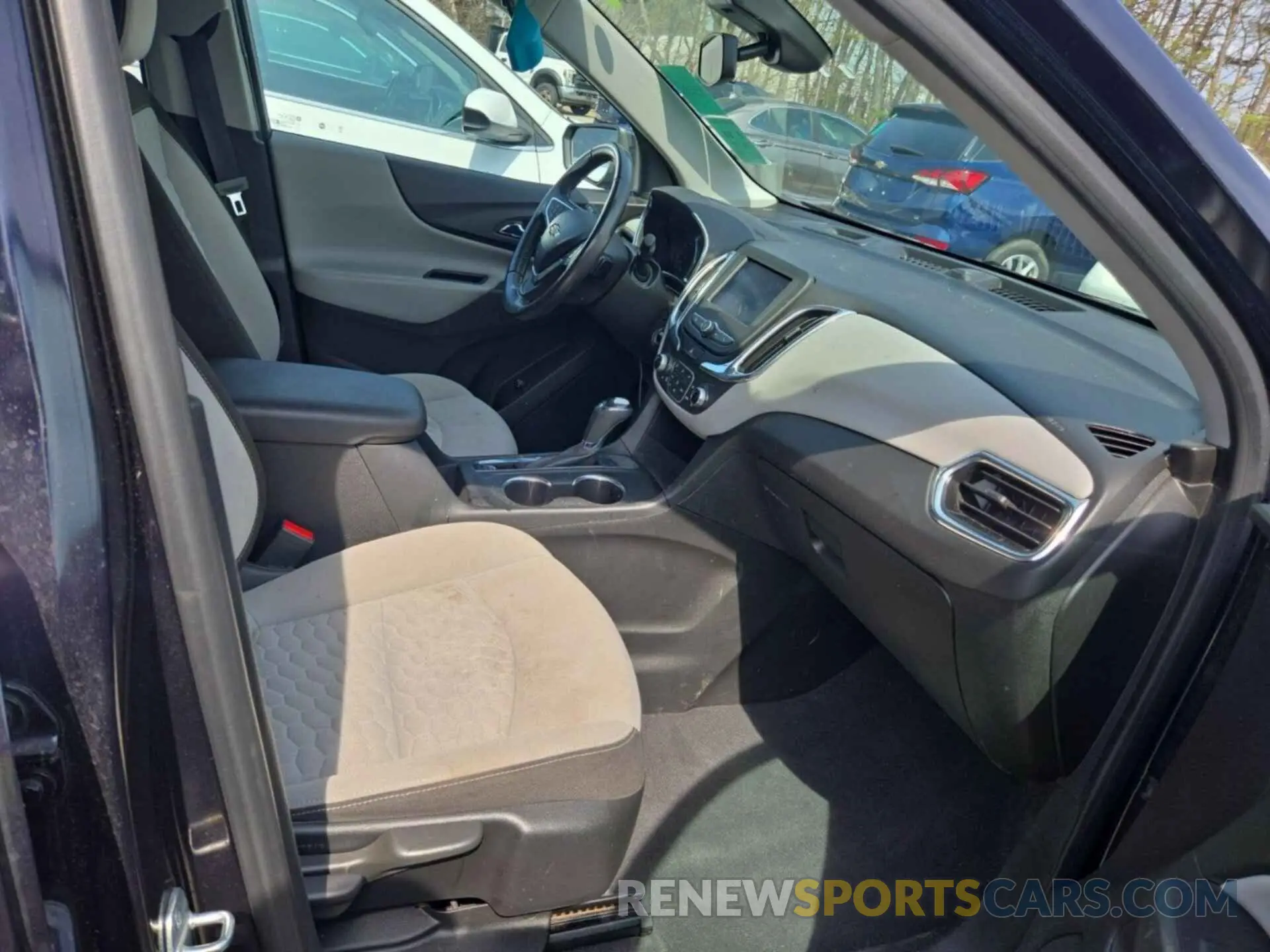 34 Photograph of a damaged car 2GNAXJEV5L6230842 CHEVROLET EQUINOX 2020