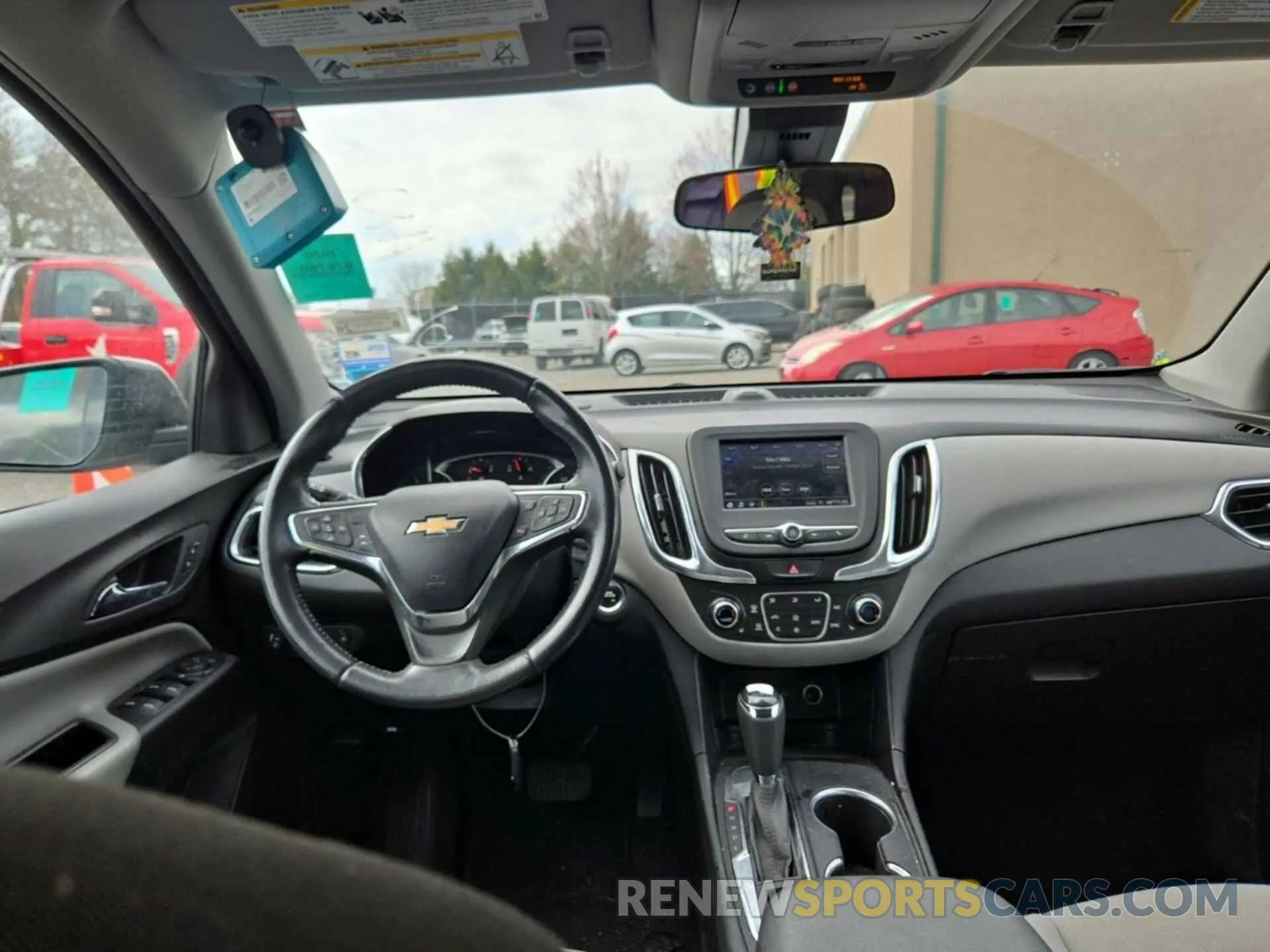 43 Photograph of a damaged car 2GNAXJEV5L6230842 CHEVROLET EQUINOX 2020