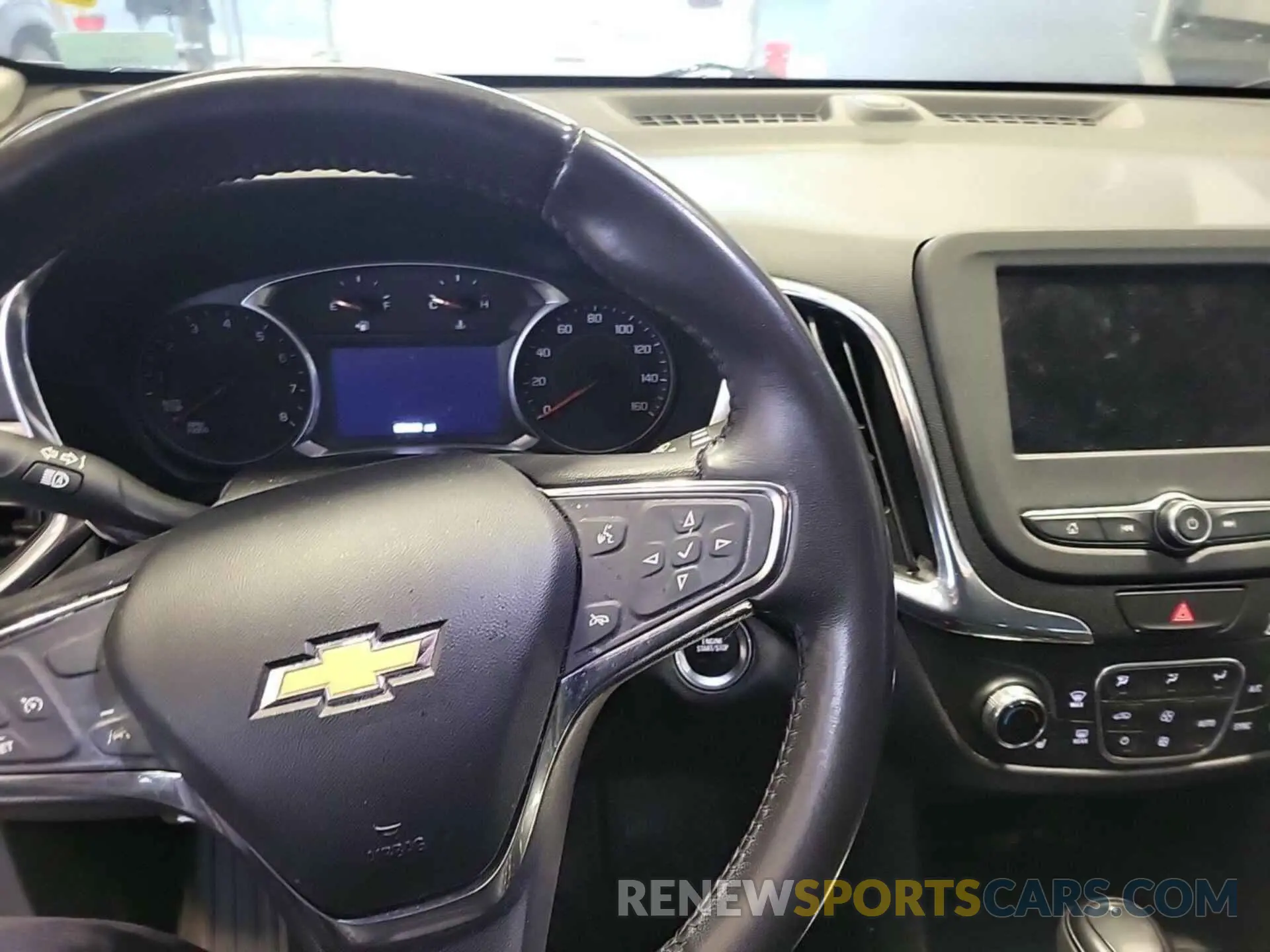 18 Photograph of a damaged car 2GNAXJEV5L6231294 CHEVROLET EQUINOX 2020