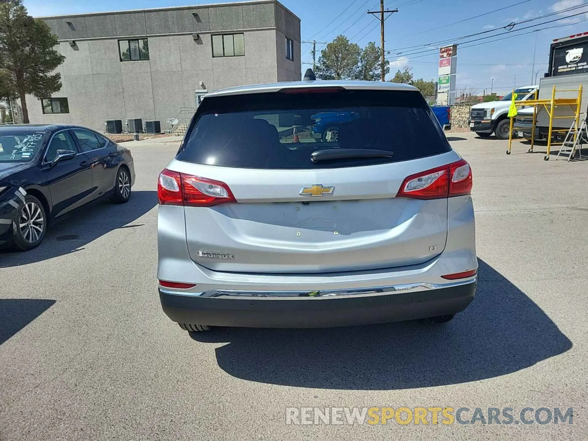 10 Photograph of a damaged car 2GNAXJEV5L6232297 CHEVROLET EQUINOX 2020