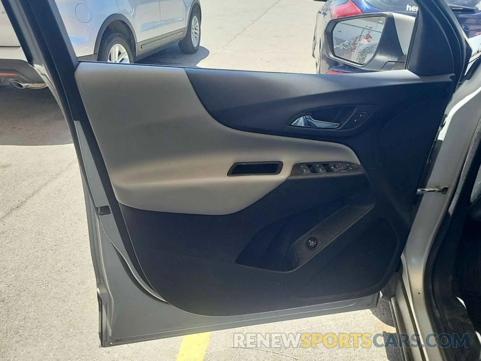 21 Photograph of a damaged car 2GNAXJEV5L6232297 CHEVROLET EQUINOX 2020