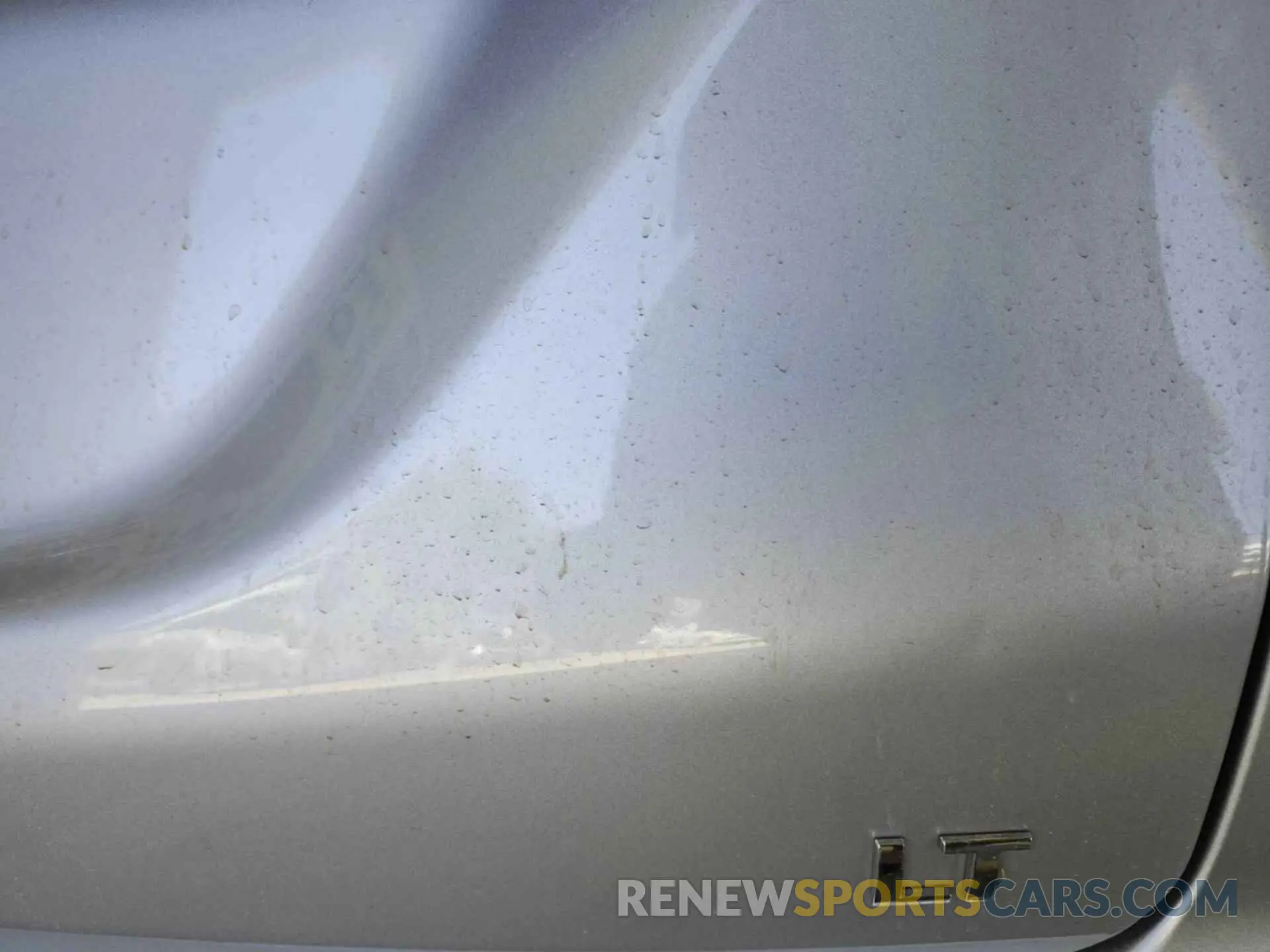 28 Photograph of a damaged car 2GNAXJEV5L6232297 CHEVROLET EQUINOX 2020