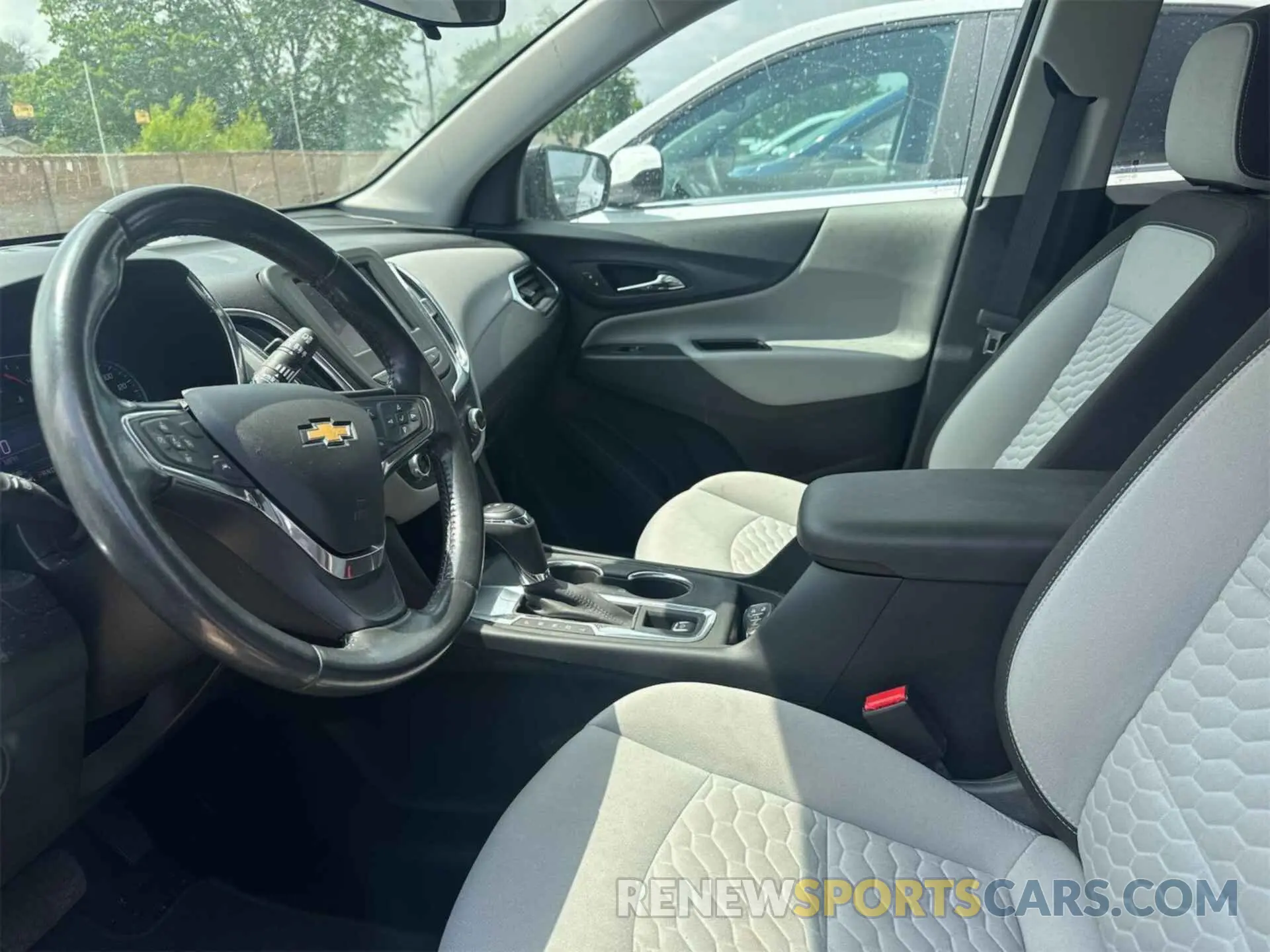 13 Photograph of a damaged car 2GNAXJEV5L6232686 CHEVROLET EQUINOX 2020
