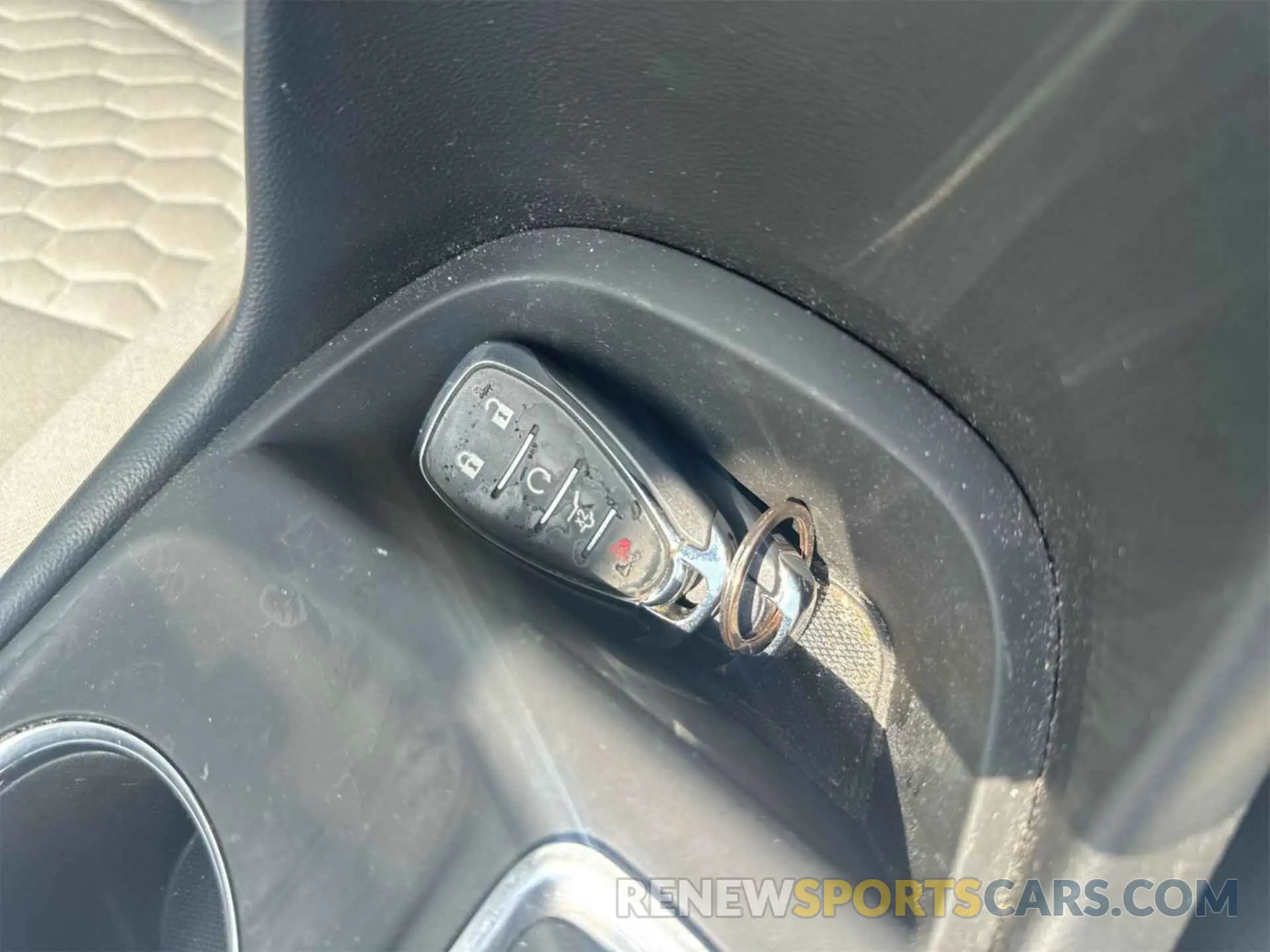 18 Photograph of a damaged car 2GNAXJEV5L6232686 CHEVROLET EQUINOX 2020