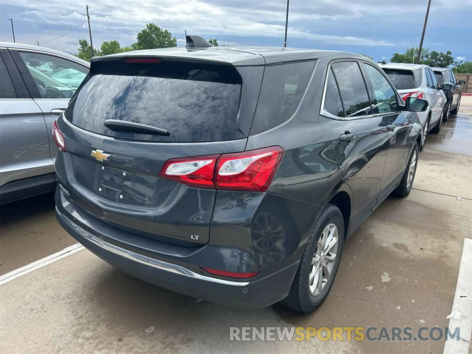 4 Photograph of a damaged car 2GNAXJEV5L6232686 CHEVROLET EQUINOX 2020