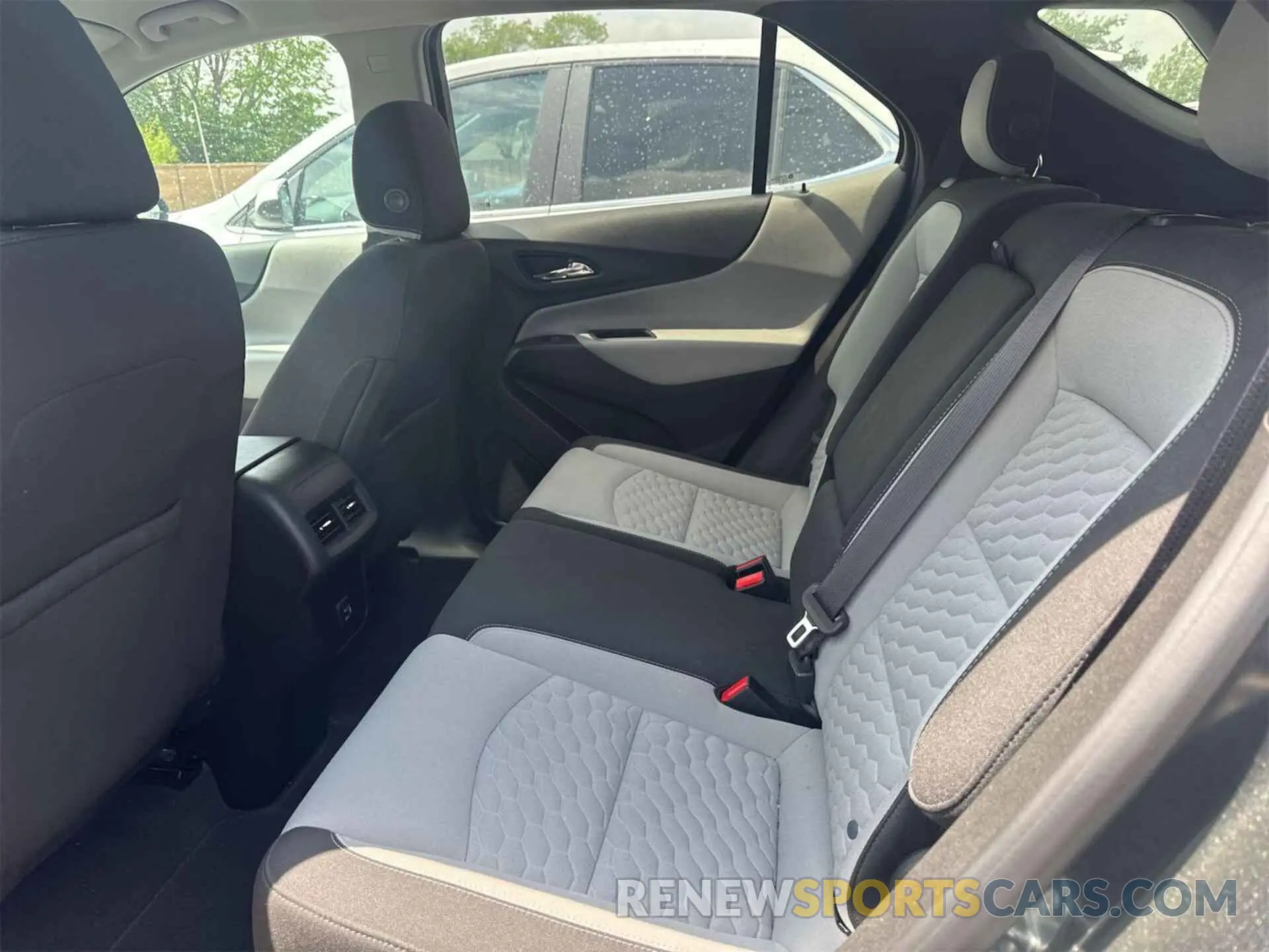 7 Photograph of a damaged car 2GNAXJEV5L6232686 CHEVROLET EQUINOX 2020