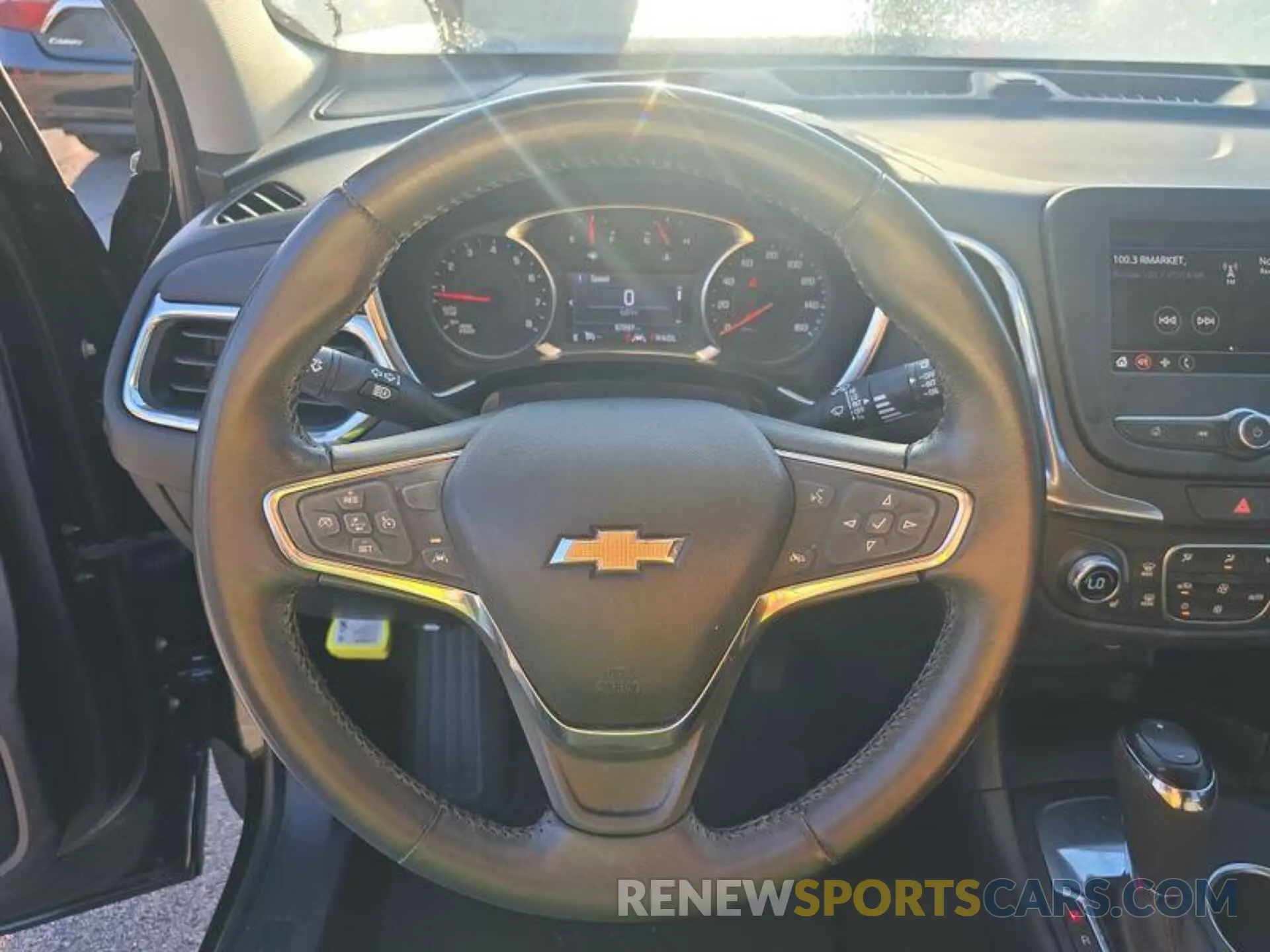 24 Photograph of a damaged car 2GNAXJEV5L6232915 CHEVROLET EQUINOX 2020
