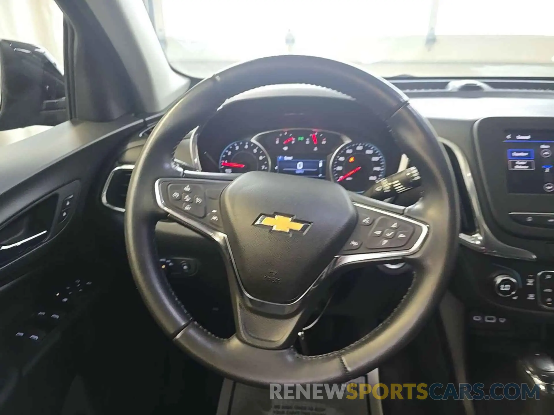 31 Photograph of a damaged car 2GNAXJEV5L6232932 CHEVROLET EQUINOX 2020