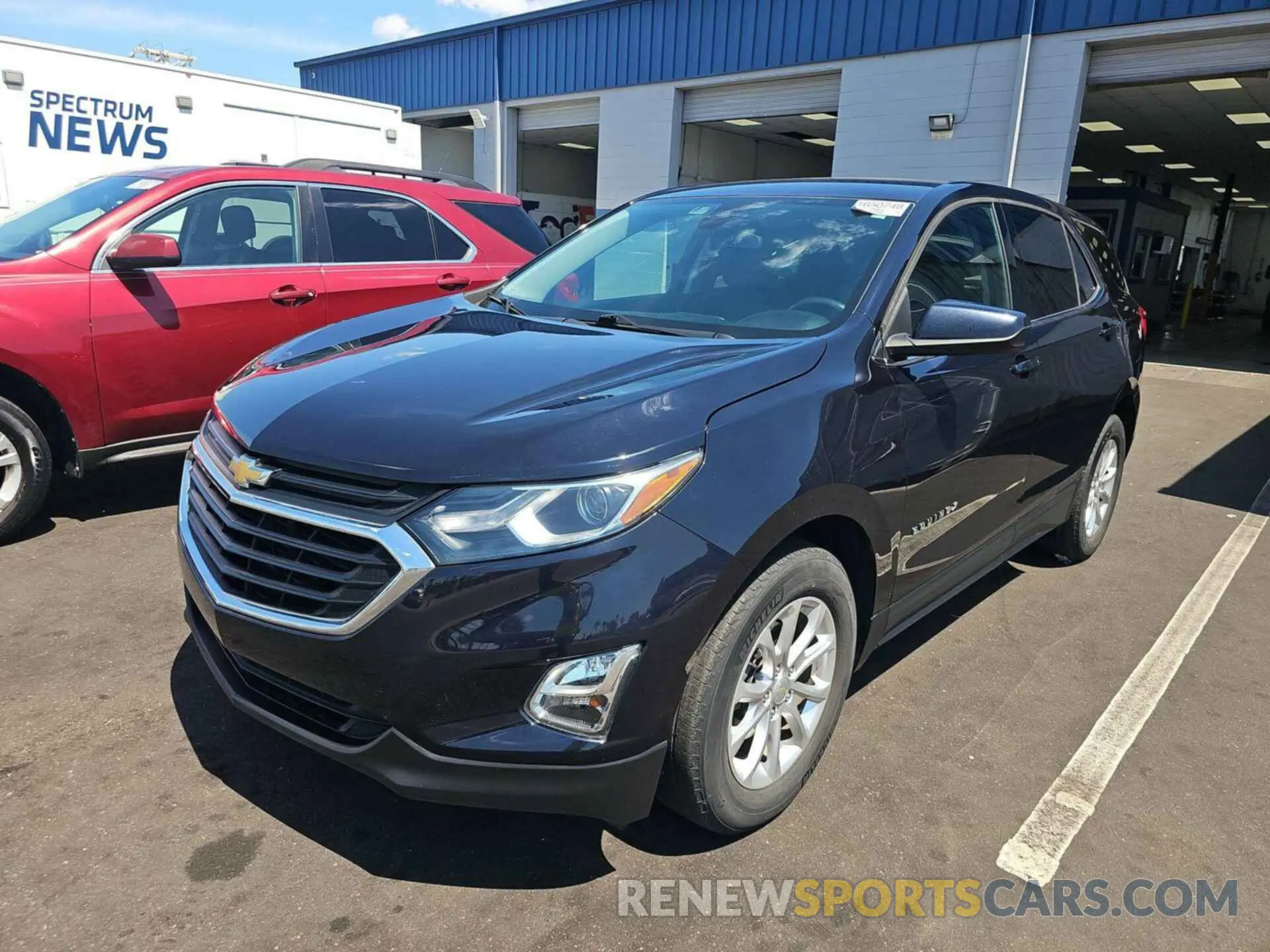 8 Photograph of a damaged car 2GNAXJEV5L6233448 CHEVROLET EQUINOX 2020
