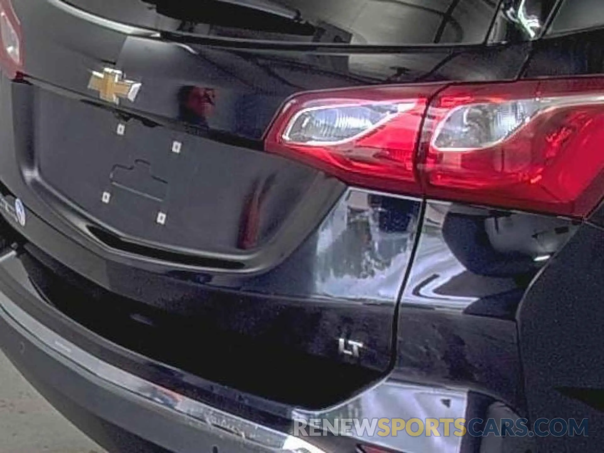 11 Photograph of a damaged car 2GNAXJEV5L6233692 CHEVROLET EQUINOX 2020