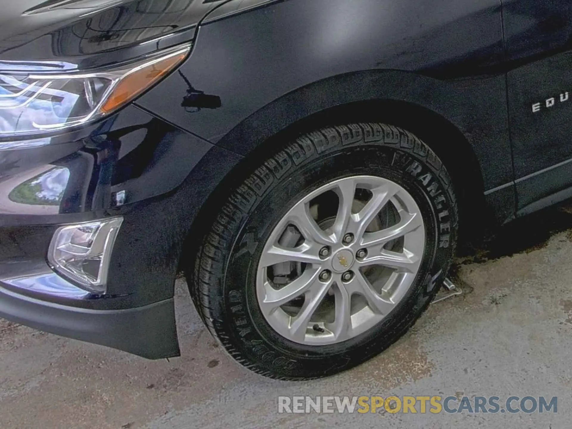 18 Photograph of a damaged car 2GNAXJEV5L6233692 CHEVROLET EQUINOX 2020
