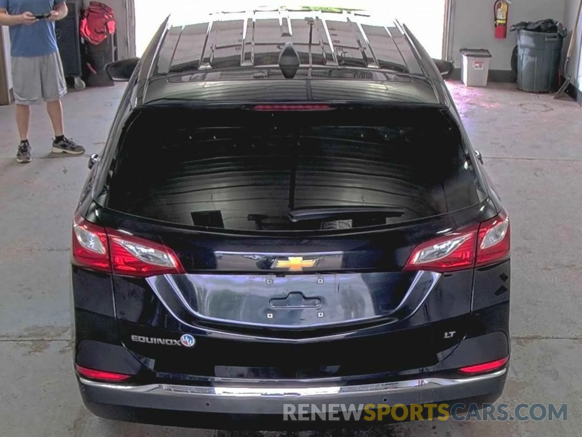 28 Photograph of a damaged car 2GNAXJEV5L6233692 CHEVROLET EQUINOX 2020