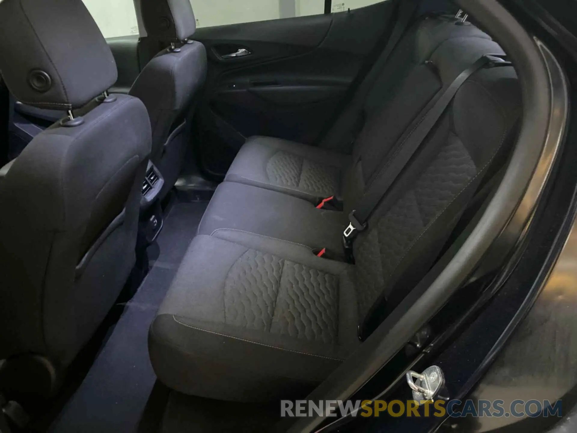 31 Photograph of a damaged car 2GNAXJEV5L6233692 CHEVROLET EQUINOX 2020