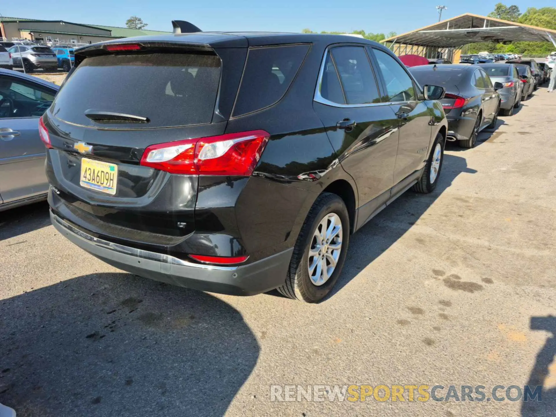 18 Photograph of a damaged car 2GNAXJEV5L6238147 CHEVROLET EQUINOX 2020