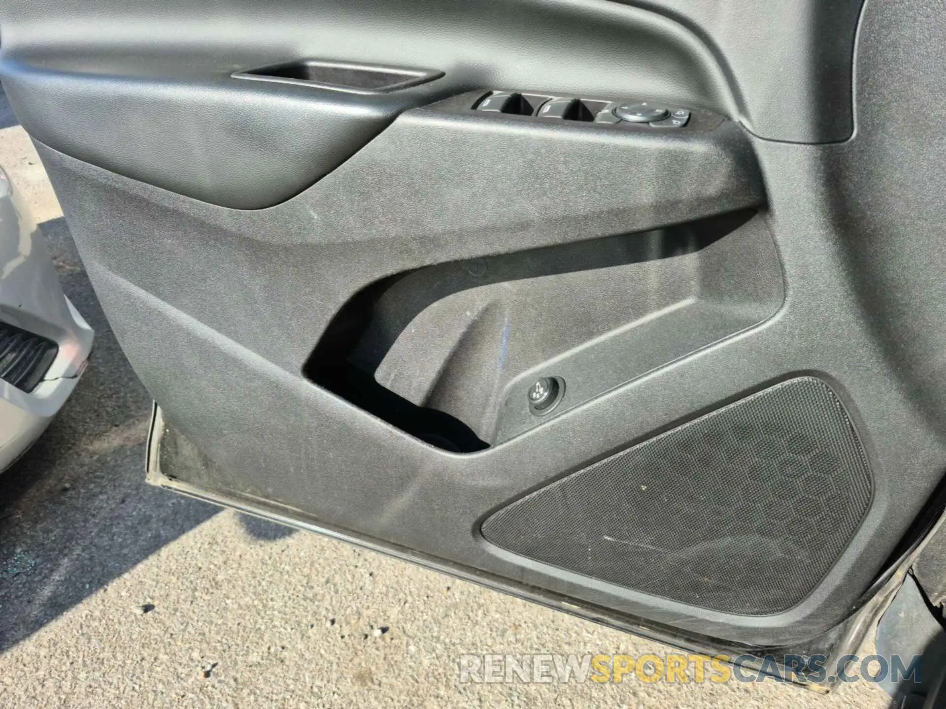 19 Photograph of a damaged car 2GNAXJEV5L6238147 CHEVROLET EQUINOX 2020