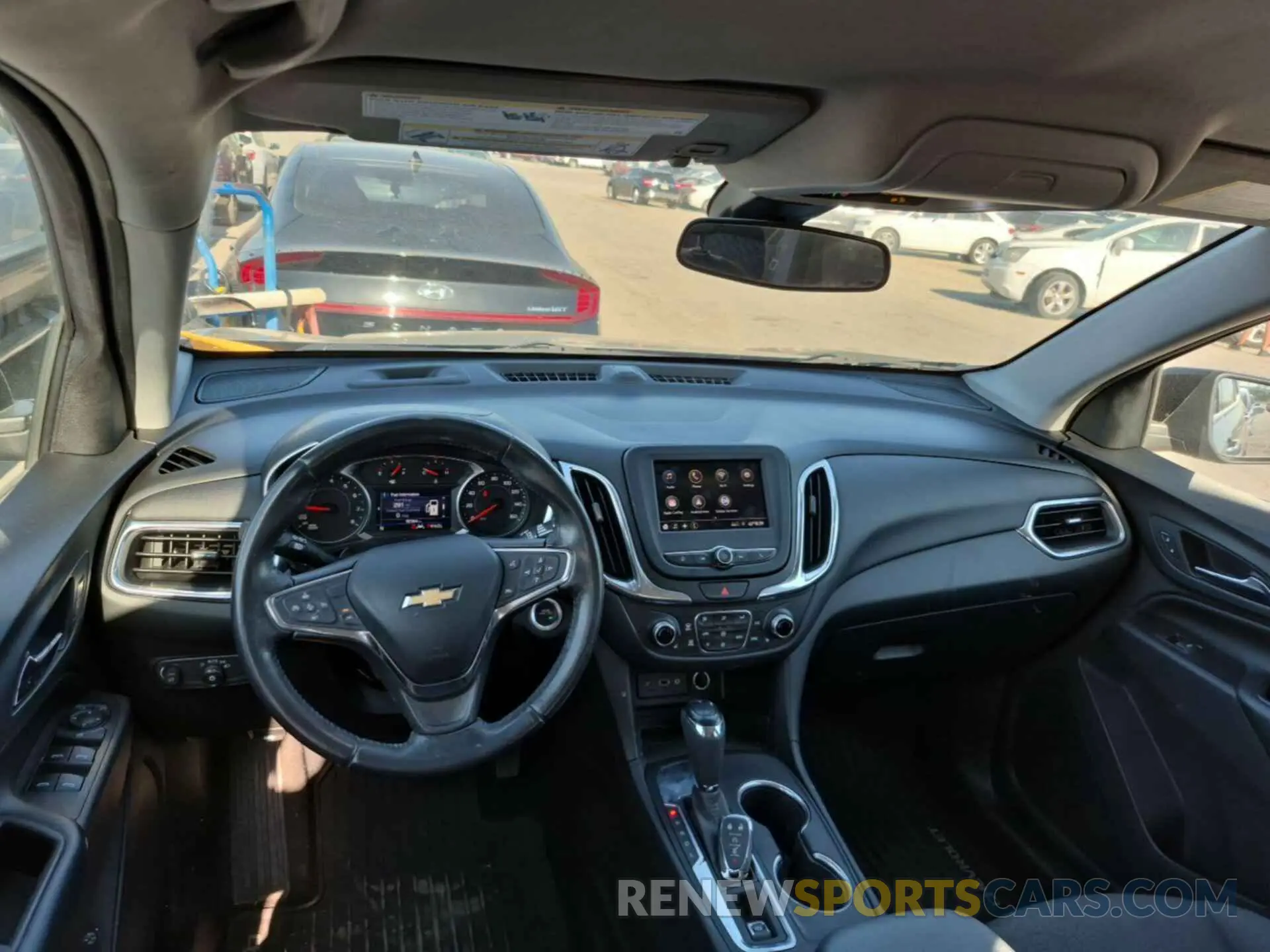 32 Photograph of a damaged car 2GNAXJEV5L6238147 CHEVROLET EQUINOX 2020