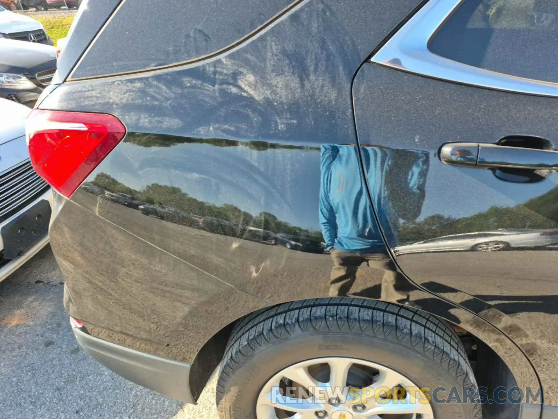 33 Photograph of a damaged car 2GNAXJEV5L6238147 CHEVROLET EQUINOX 2020