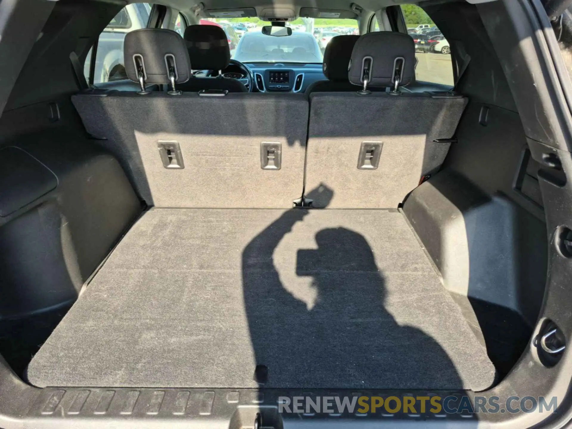 34 Photograph of a damaged car 2GNAXJEV5L6238147 CHEVROLET EQUINOX 2020