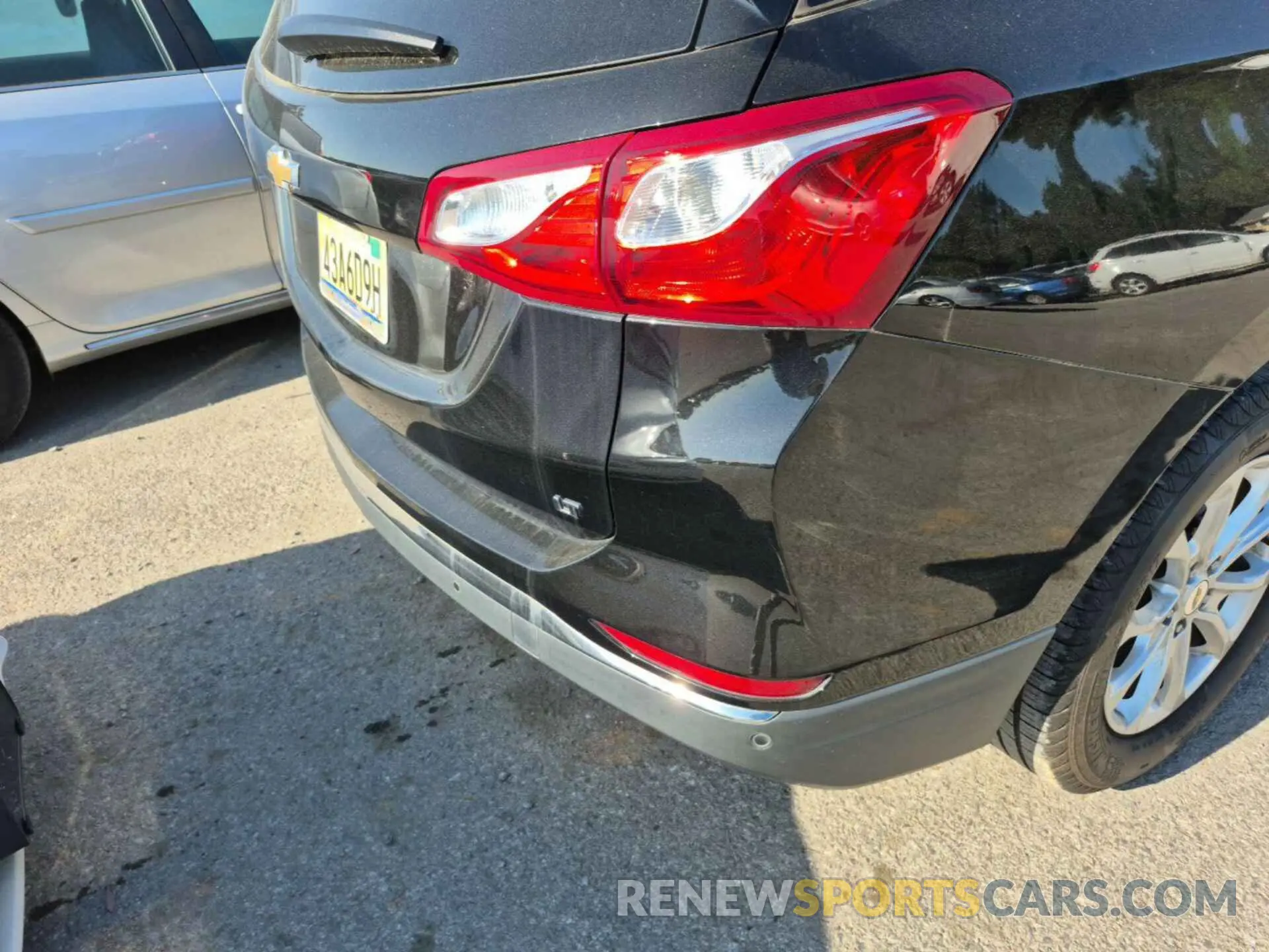 35 Photograph of a damaged car 2GNAXJEV5L6238147 CHEVROLET EQUINOX 2020