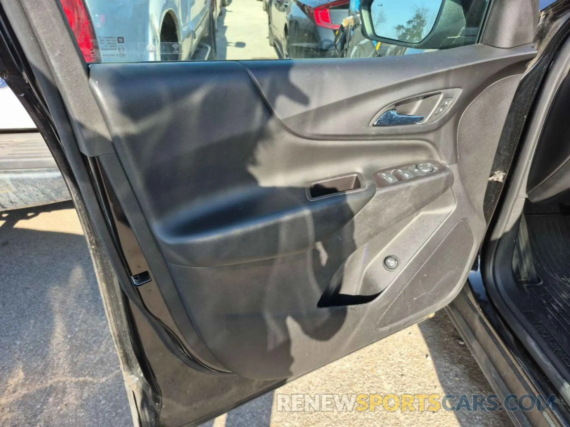 6 Photograph of a damaged car 2GNAXJEV5L6238147 CHEVROLET EQUINOX 2020